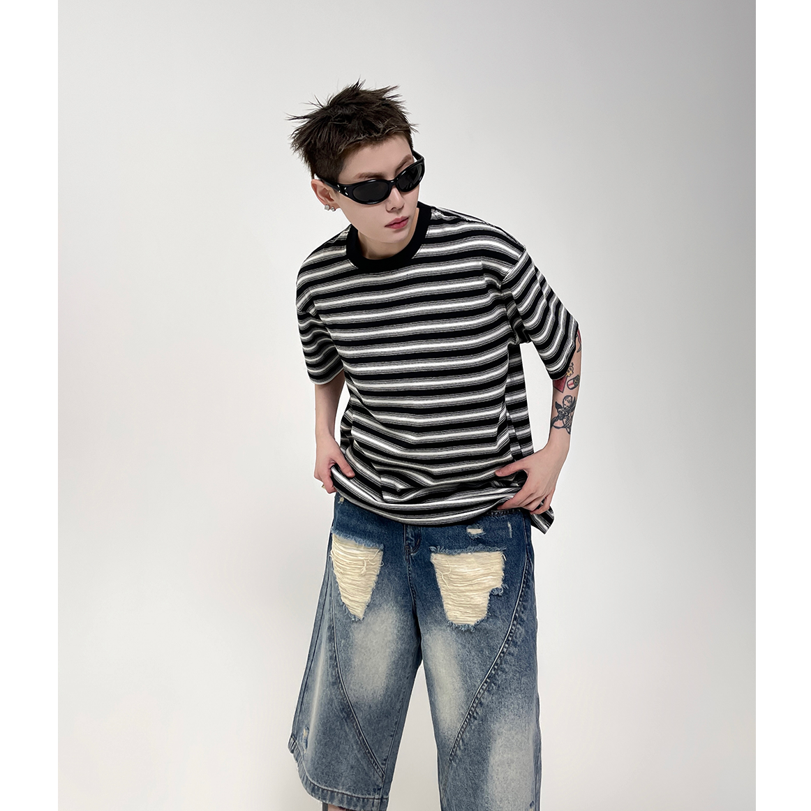 Loose Border T-shirt EAT099