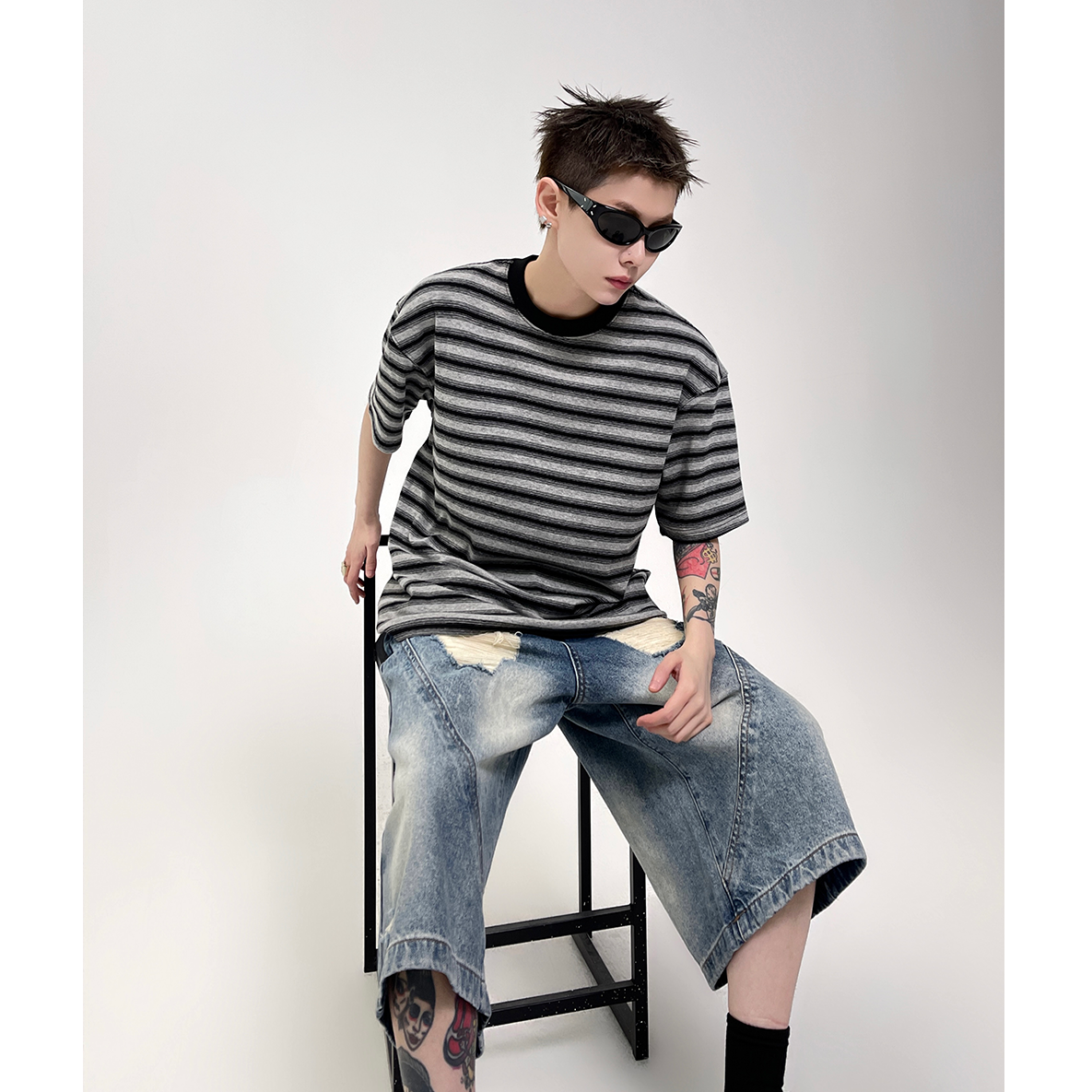Loose Border T-shirt EAT099