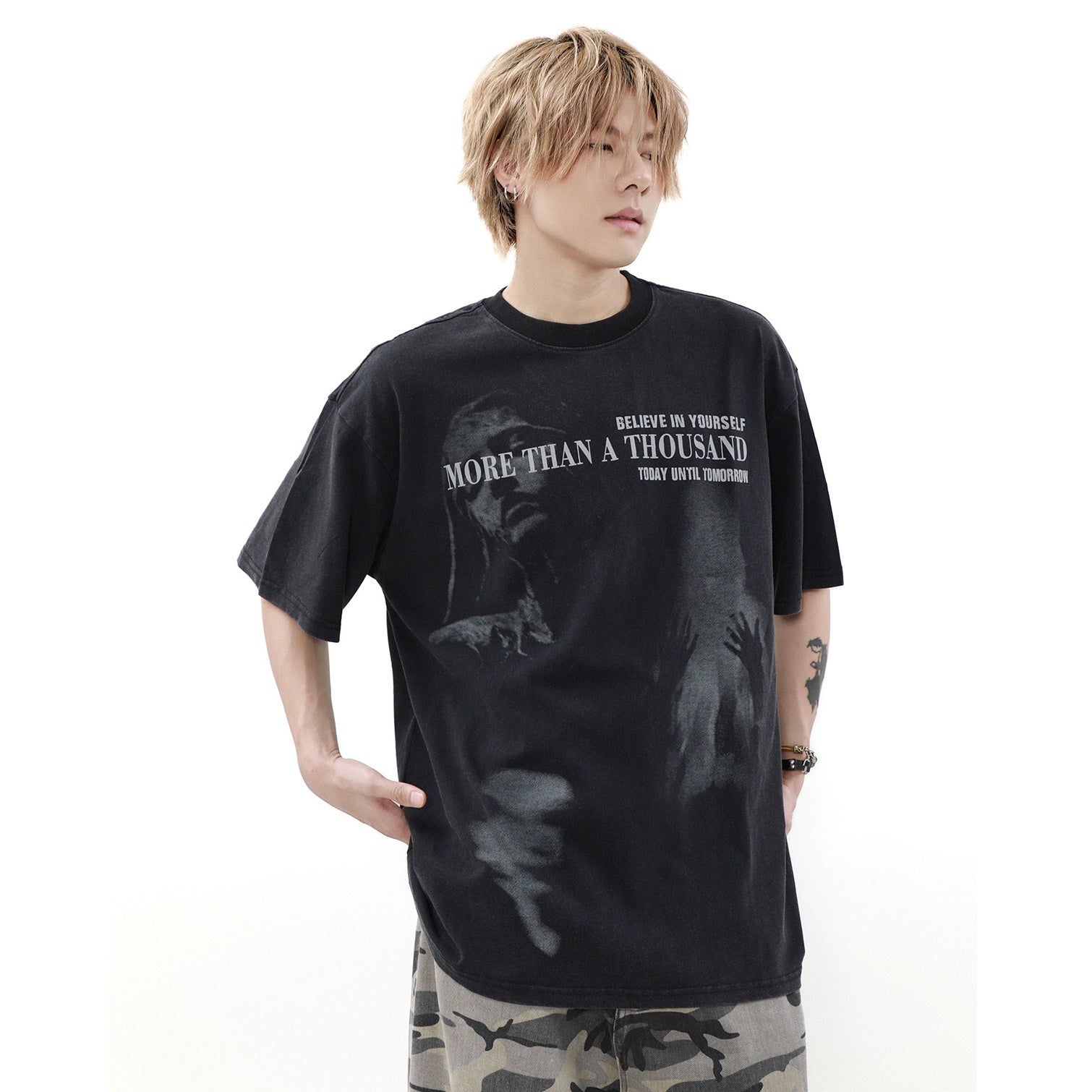 Blurred Figure Print T-shirt MR038