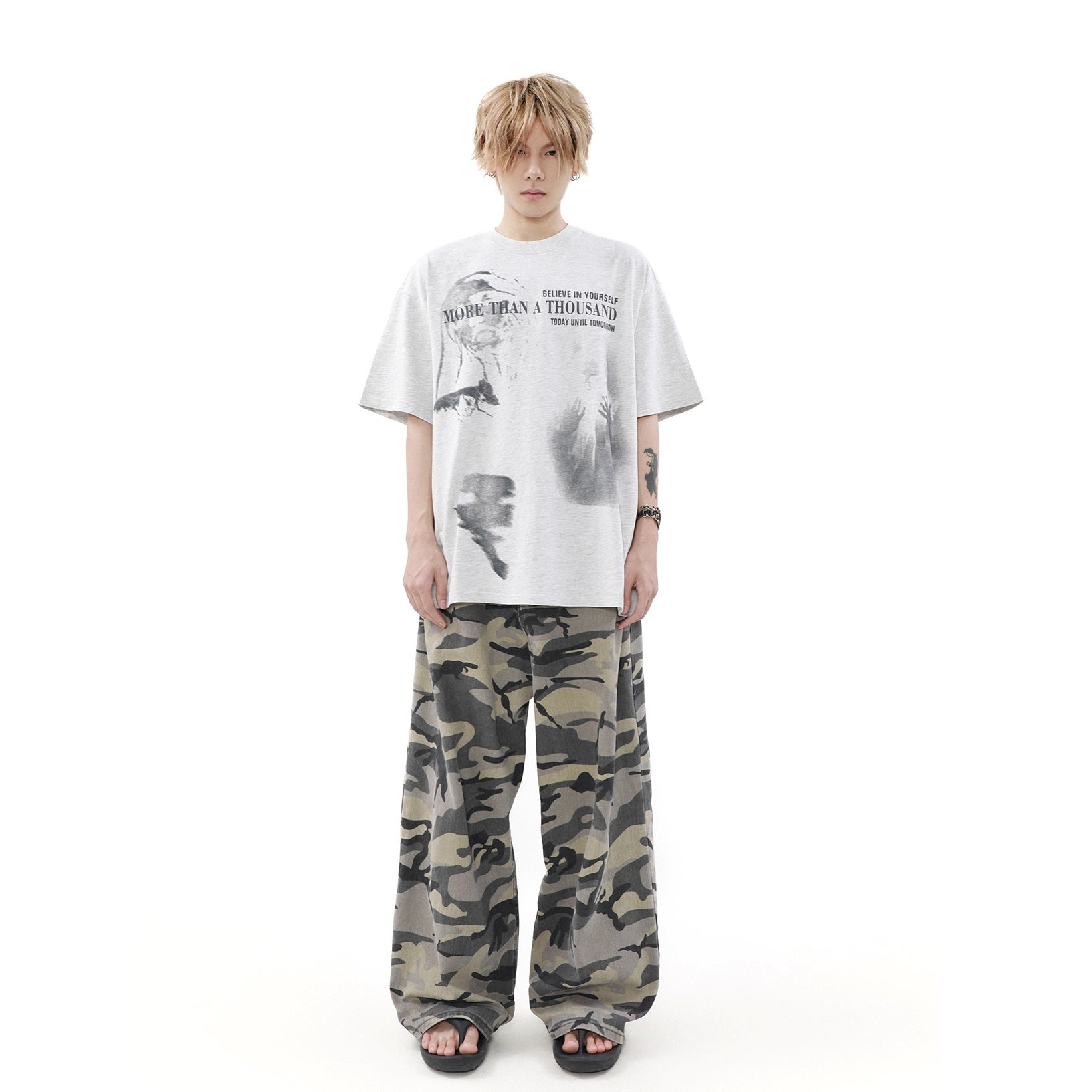 Blurred Figure Print T-shirt MR038