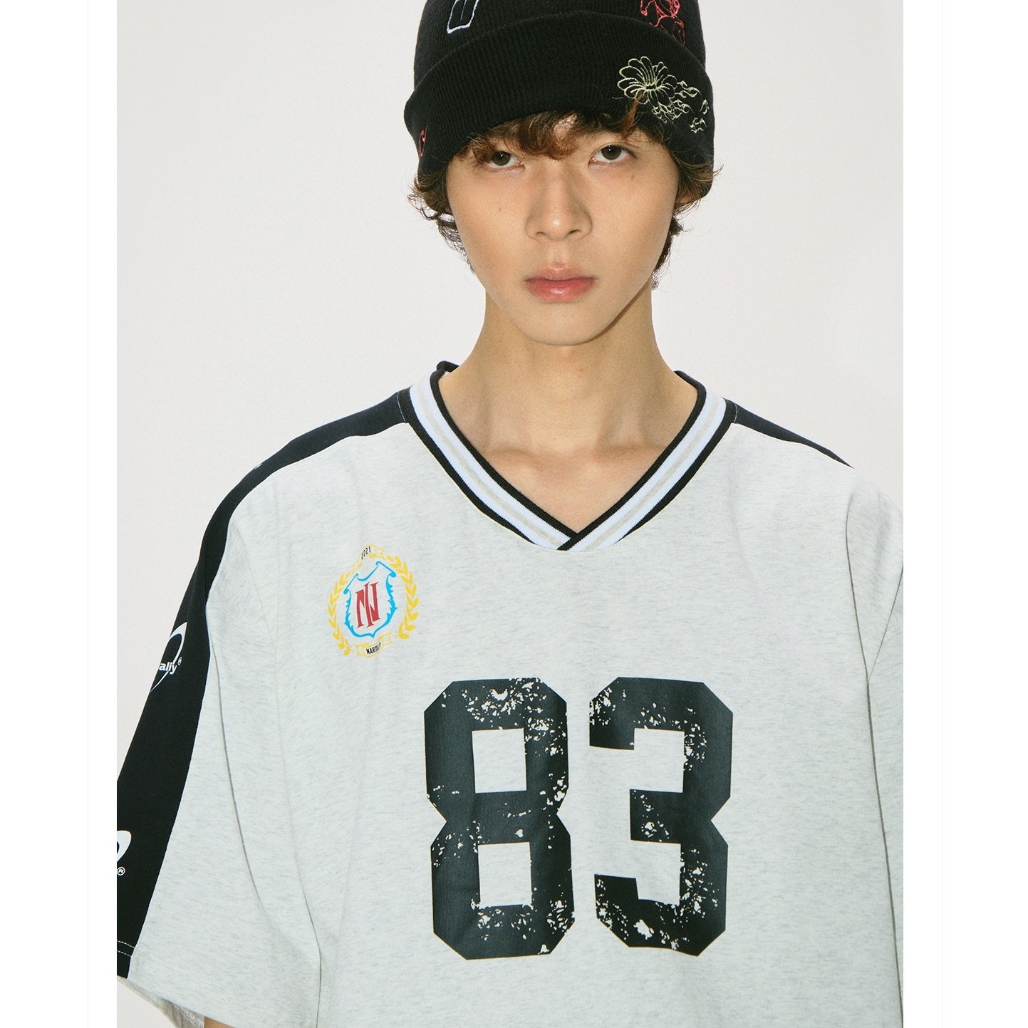 Contrast Stitching V-Neck T-Shirt NA7012