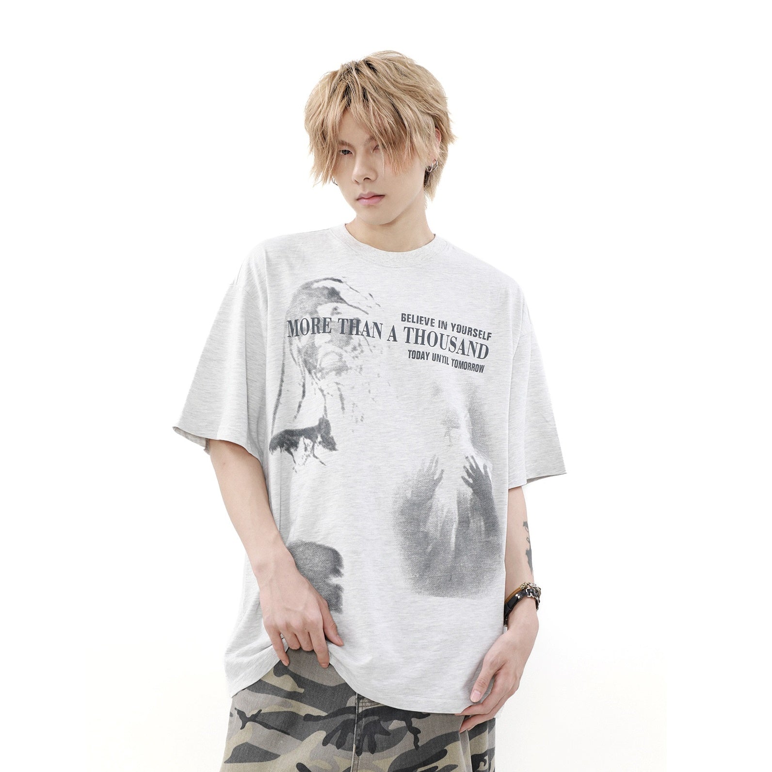 Blurred Figure Print T-shirt MR038