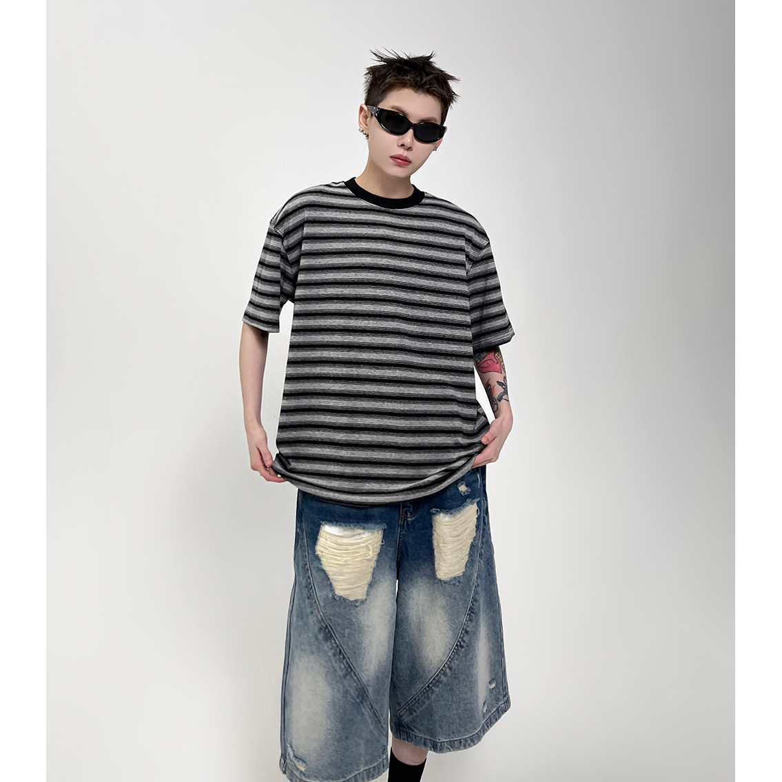 Loose Border T-shirt EAT099