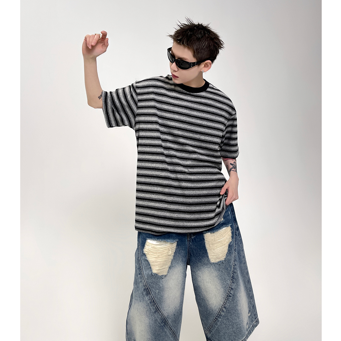 Loose Border T-shirt EAT099