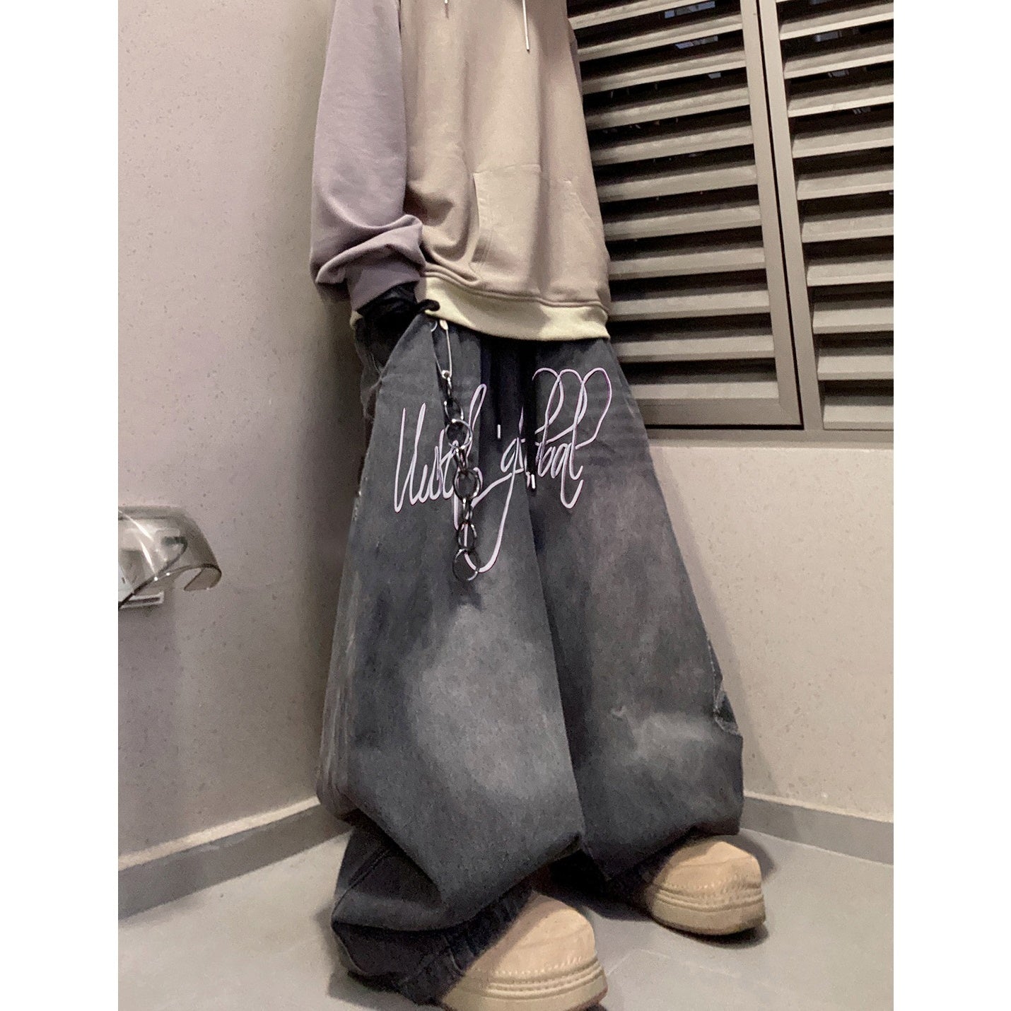 Logo Washed Ripped Wide Jeans UU7018