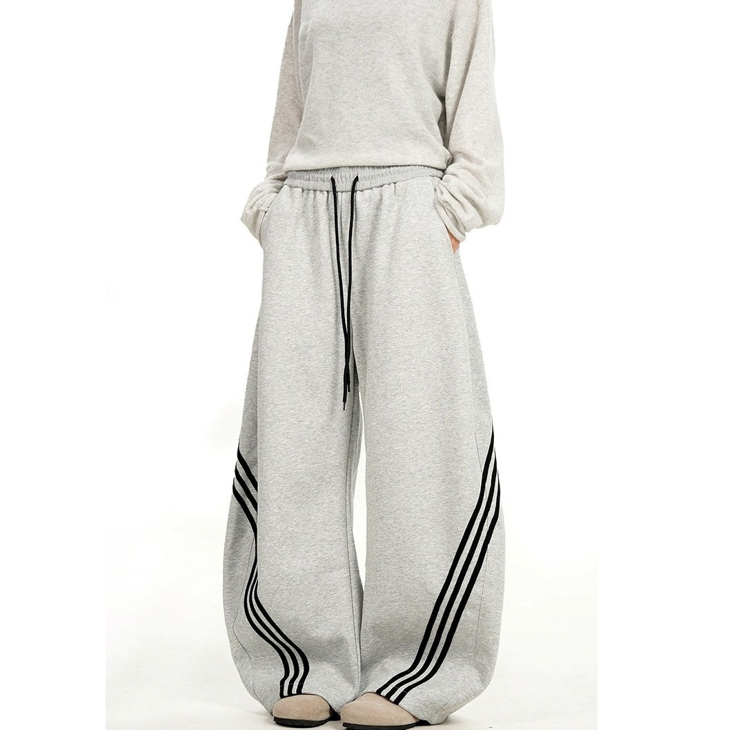 Slant Three Bar Wide Sweat Pants MB7407