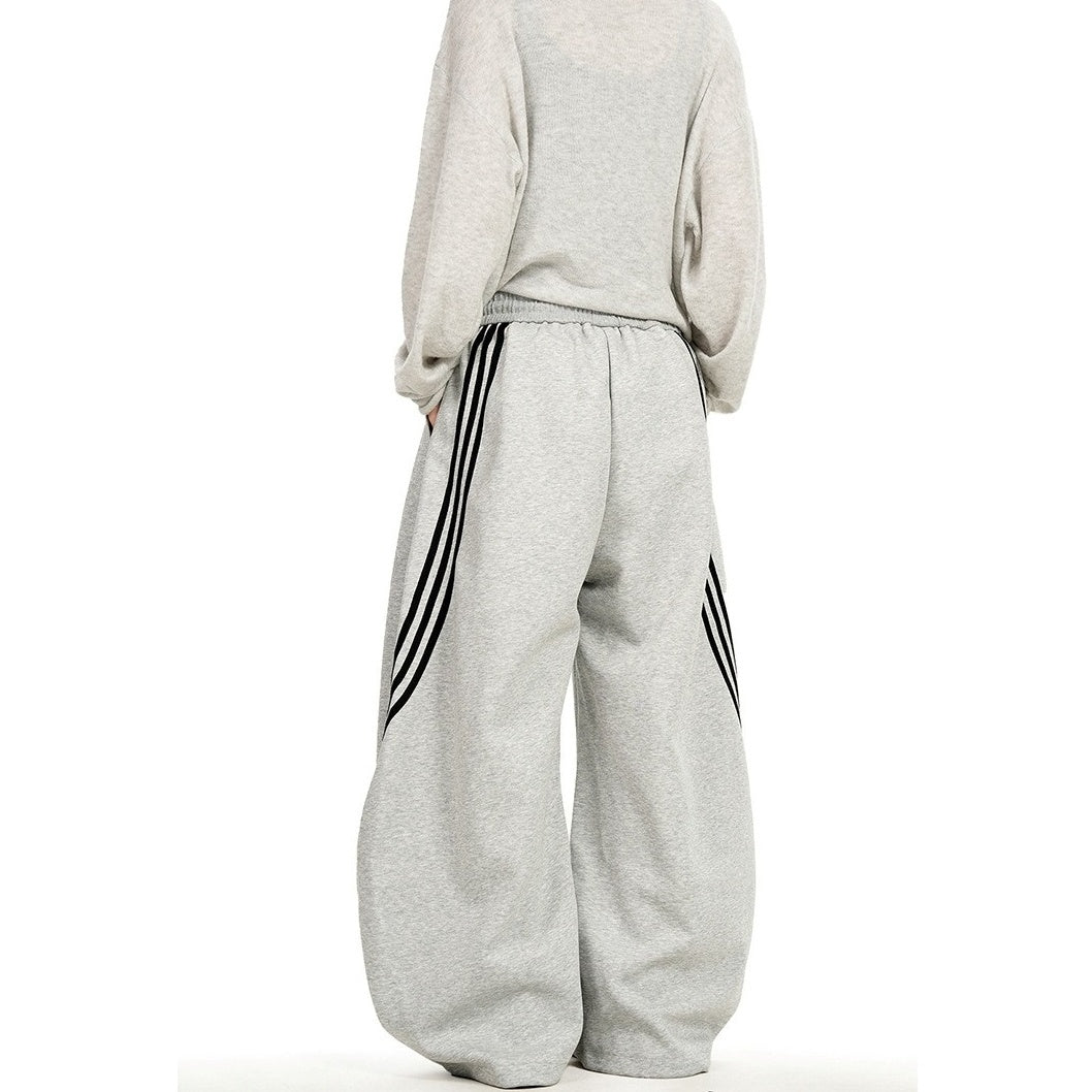 Slant Three Bar Wide Sweat Pants MB7407