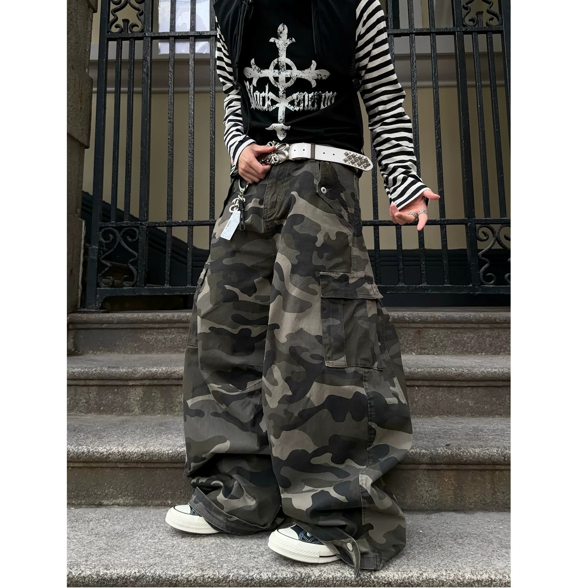 Wide Camouflage Cargo Curved Pants MB7397