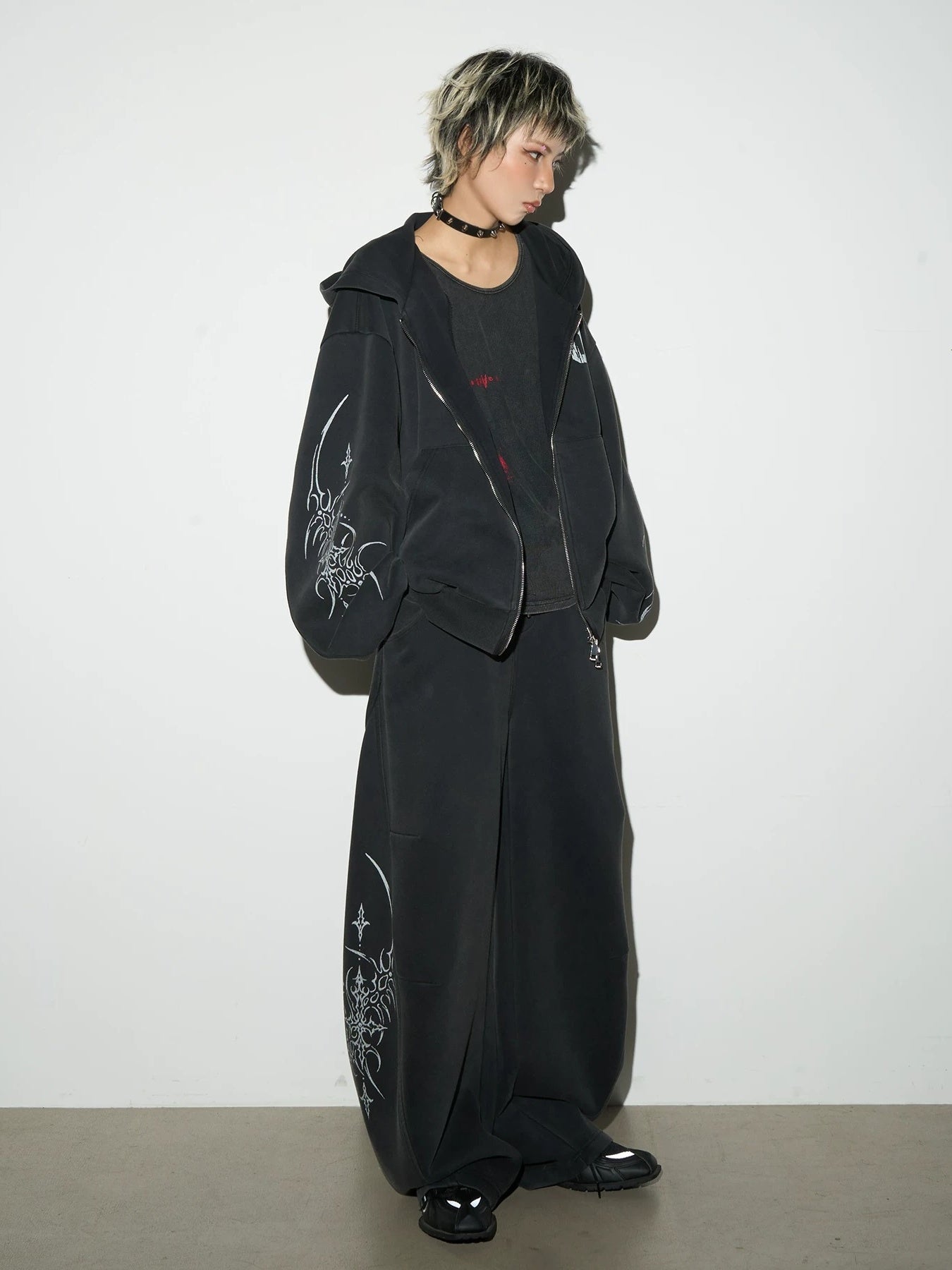 Graffiti Wide Curved Sweat Pants MB7445
