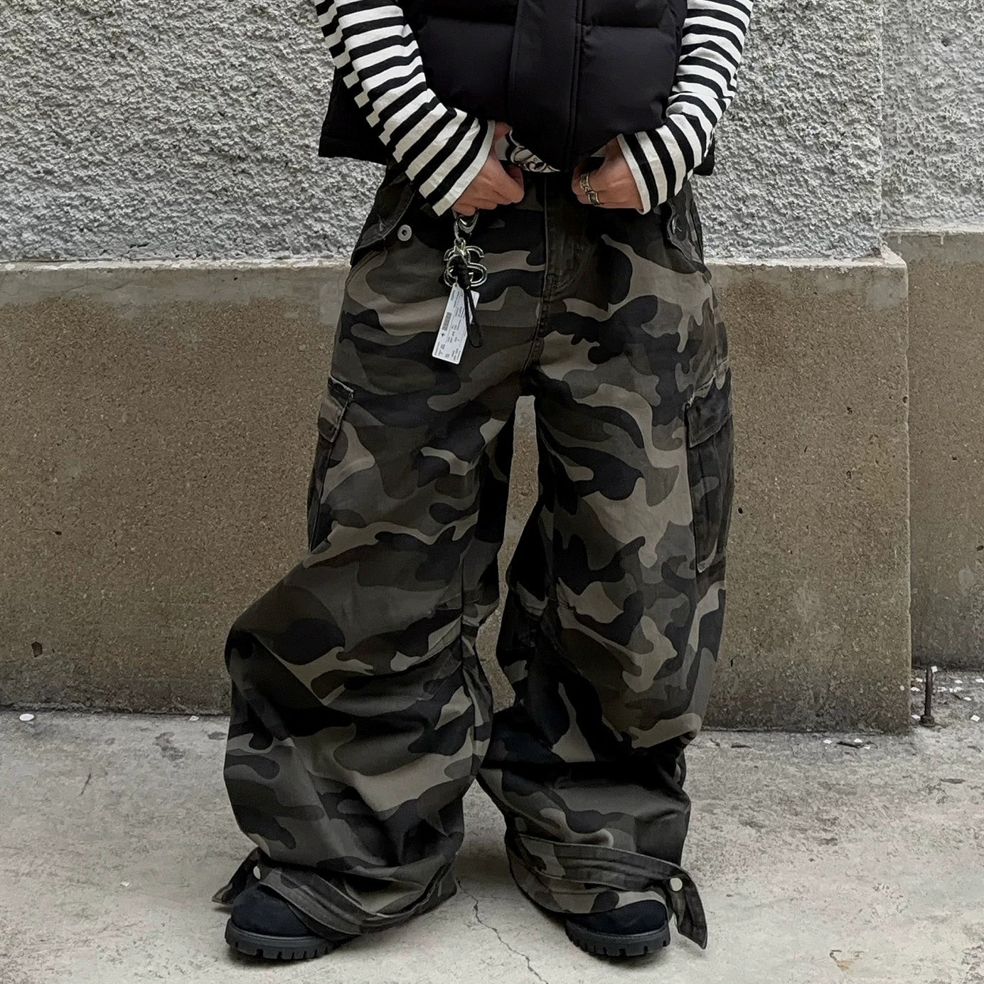 Wide Camouflage Cargo Curved Pants MB7397