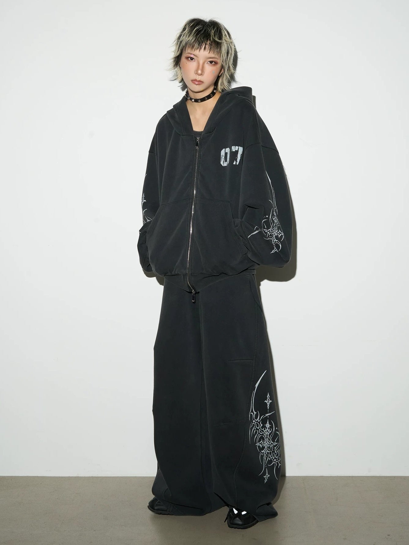 Graffiti Wide Curved Sweat Pants MB7445