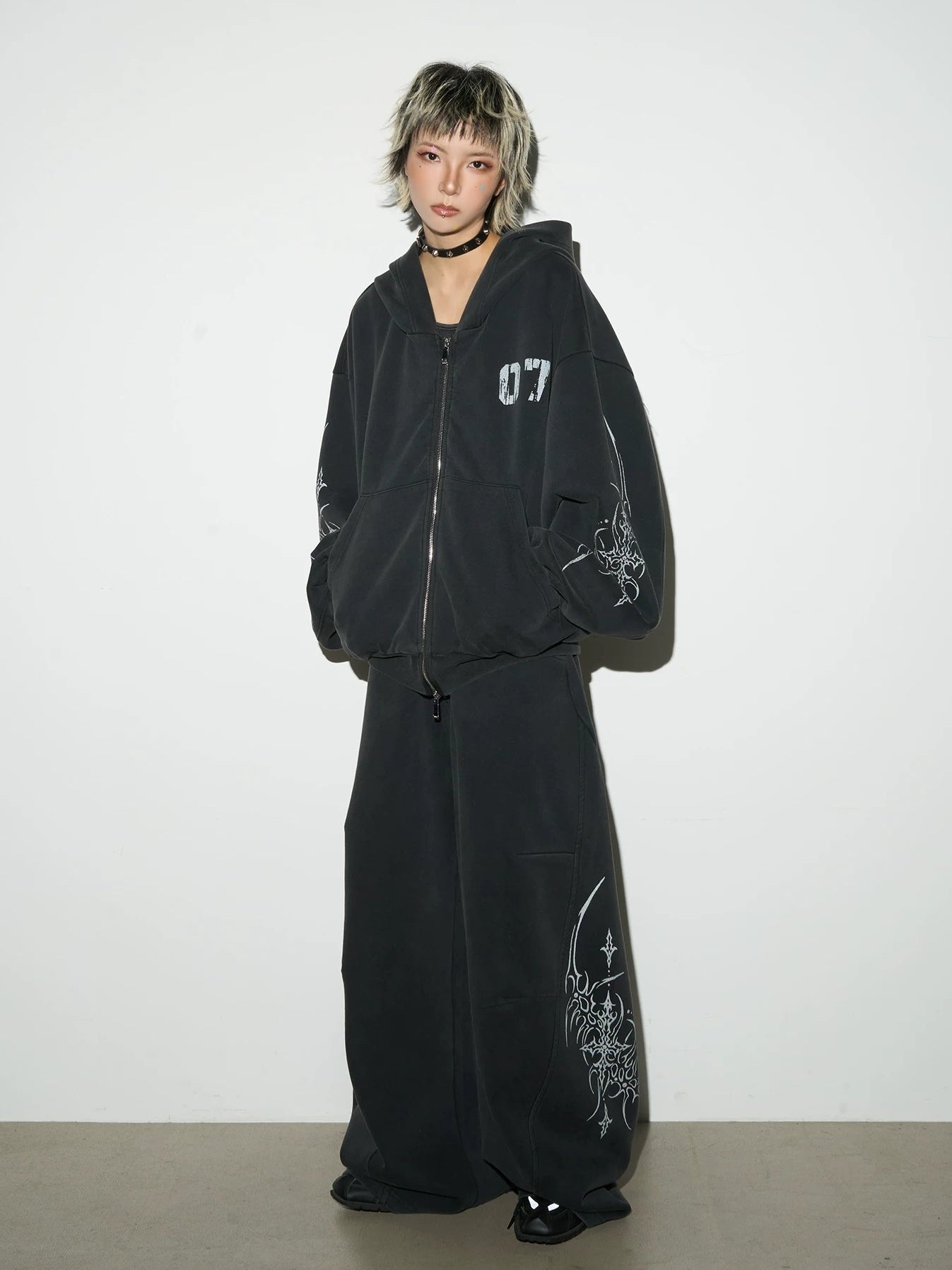 07 Graphic Hooded Zipped Parka MB7444