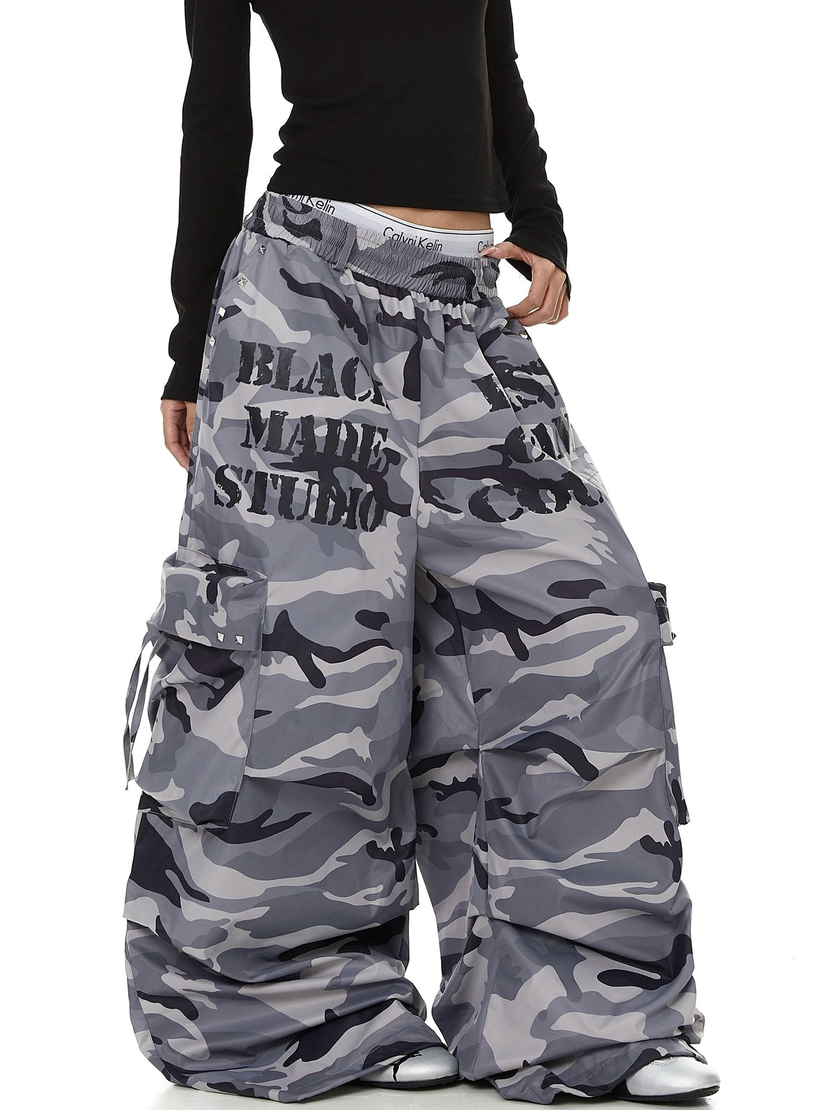 Letter Print Camouflage Wide Cargo Pants MB7451
