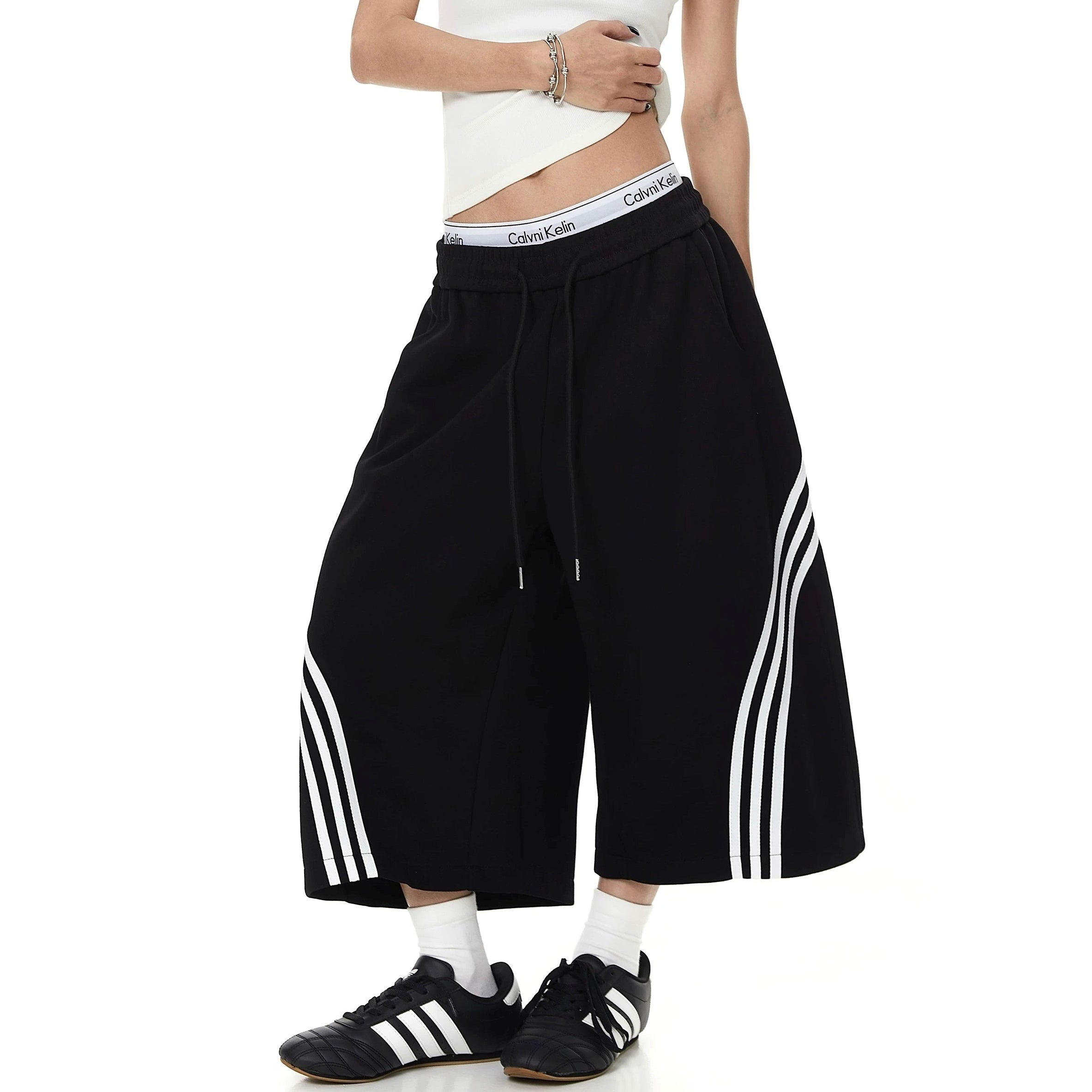 Three-Stripe Cropped Sweat Pants MB7408