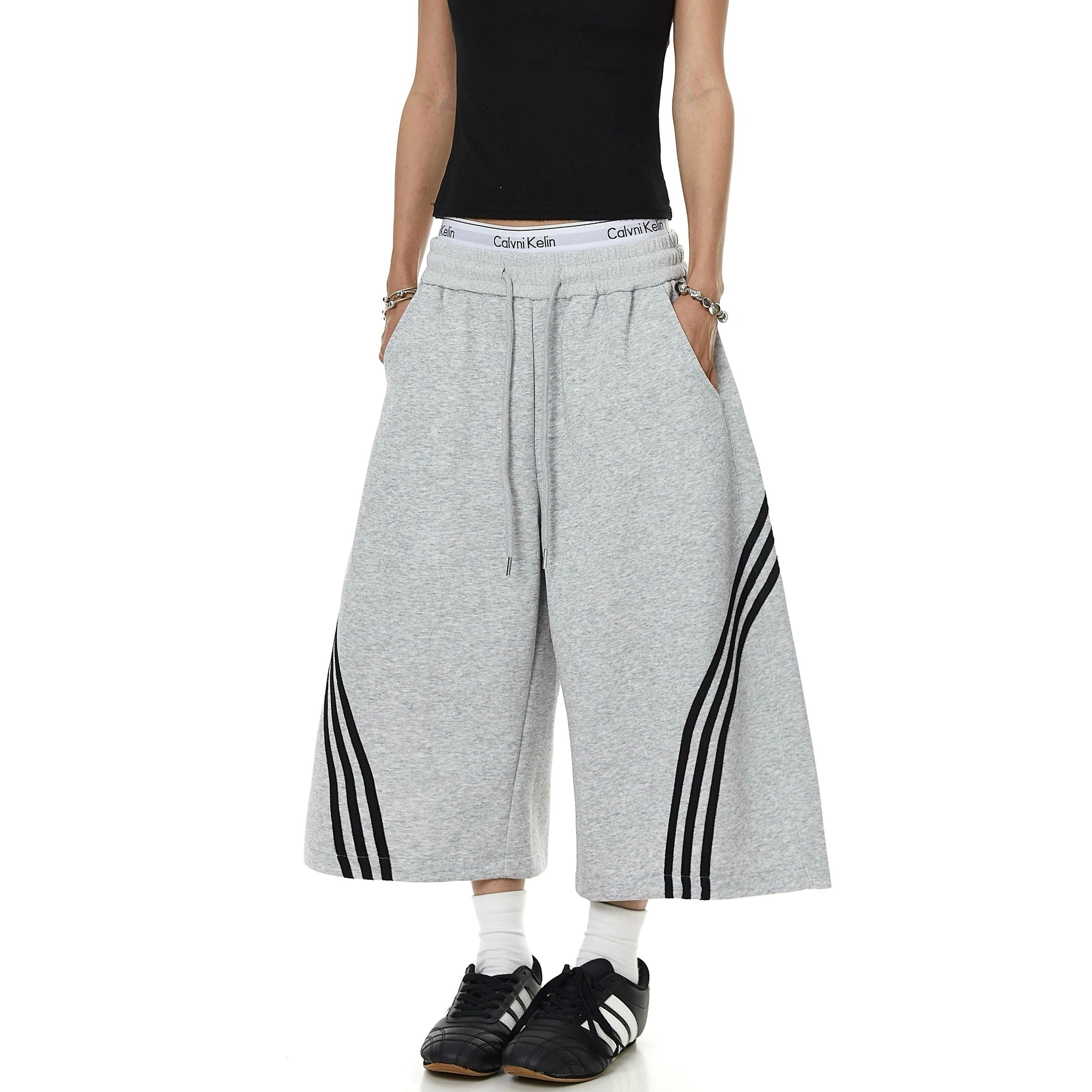 Three-Stripe Cropped Sweat Pants MB7408