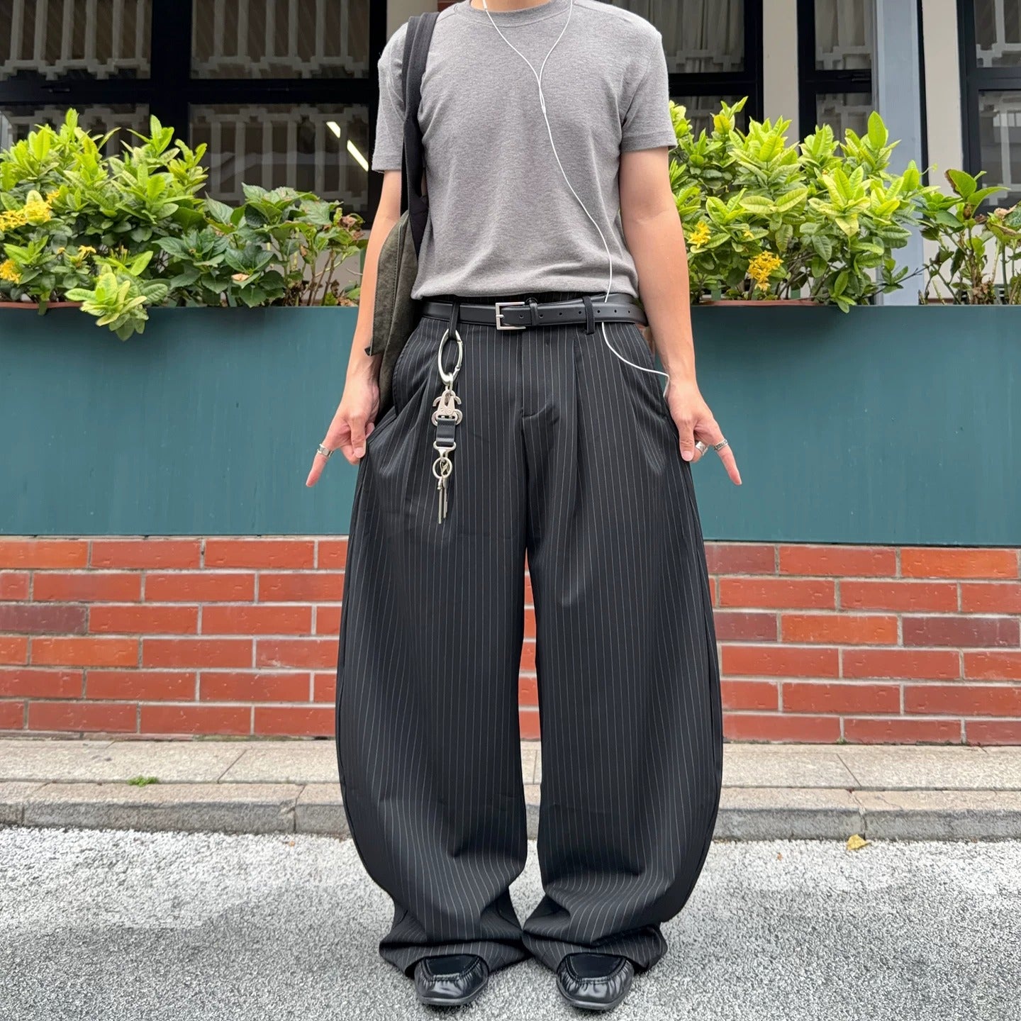 Pinstripe Tuck Loose Curved Pants MB7384