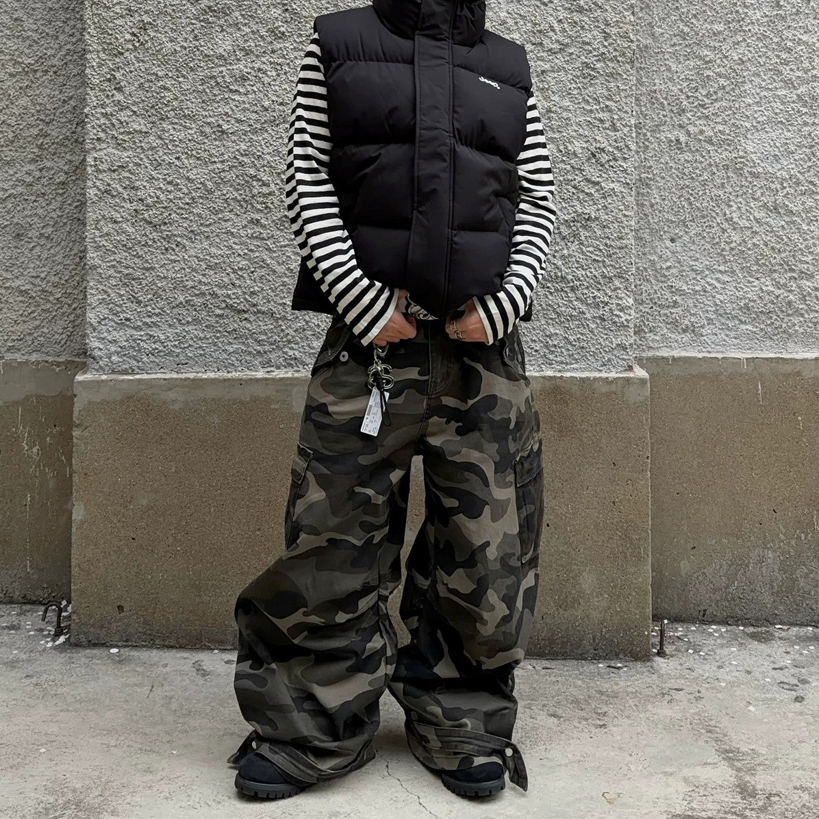 Wide Camouflage Cargo Curved Pants MB7397
