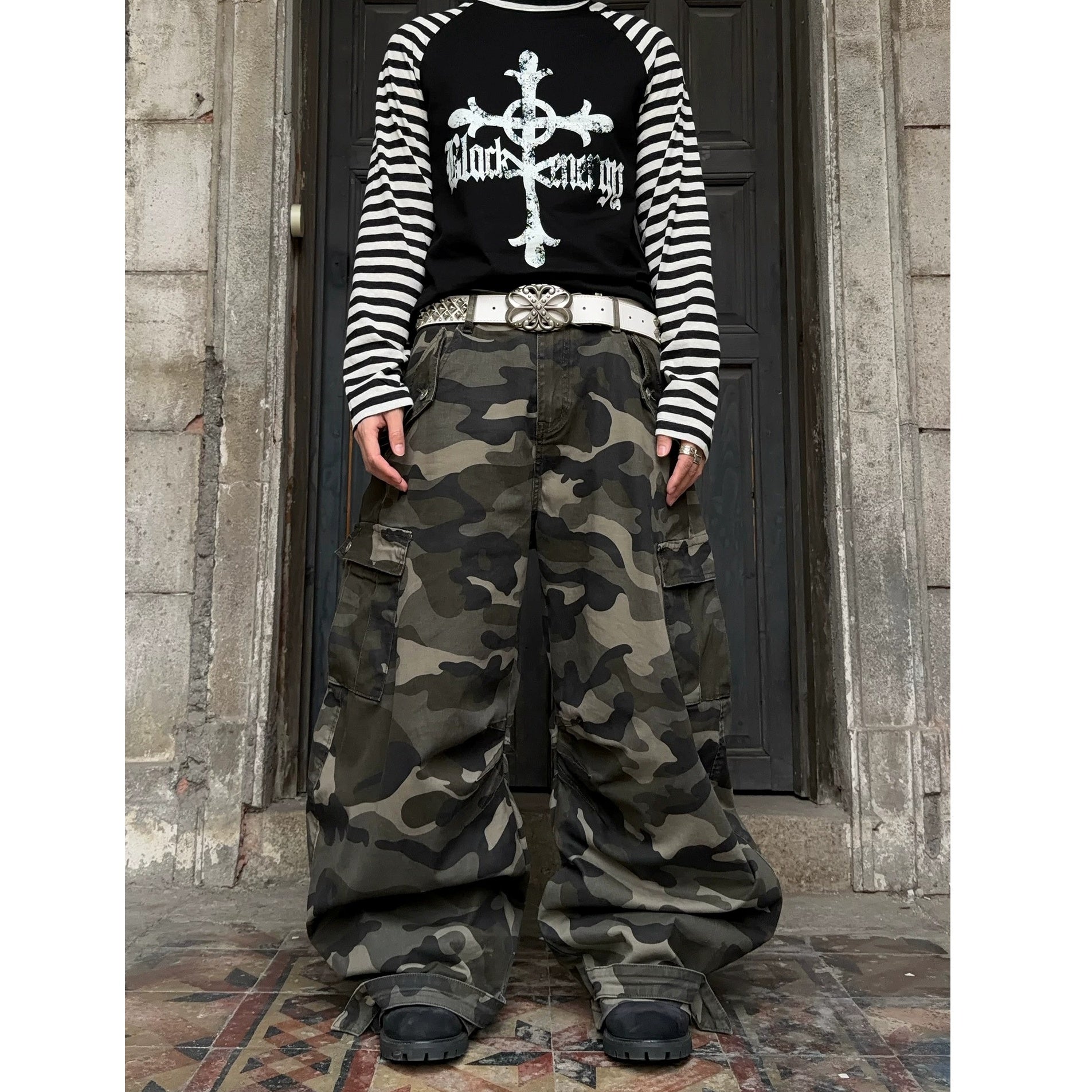 Wide Camouflage Cargo Curved Pants MB7397