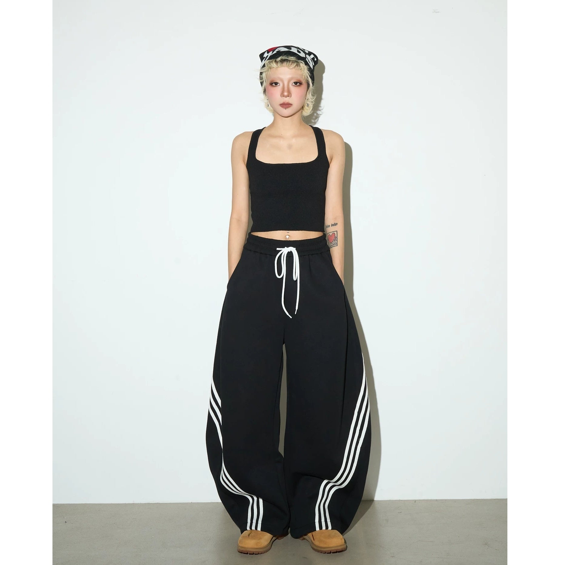 Three Bar Loose Sweat Pants MB7400