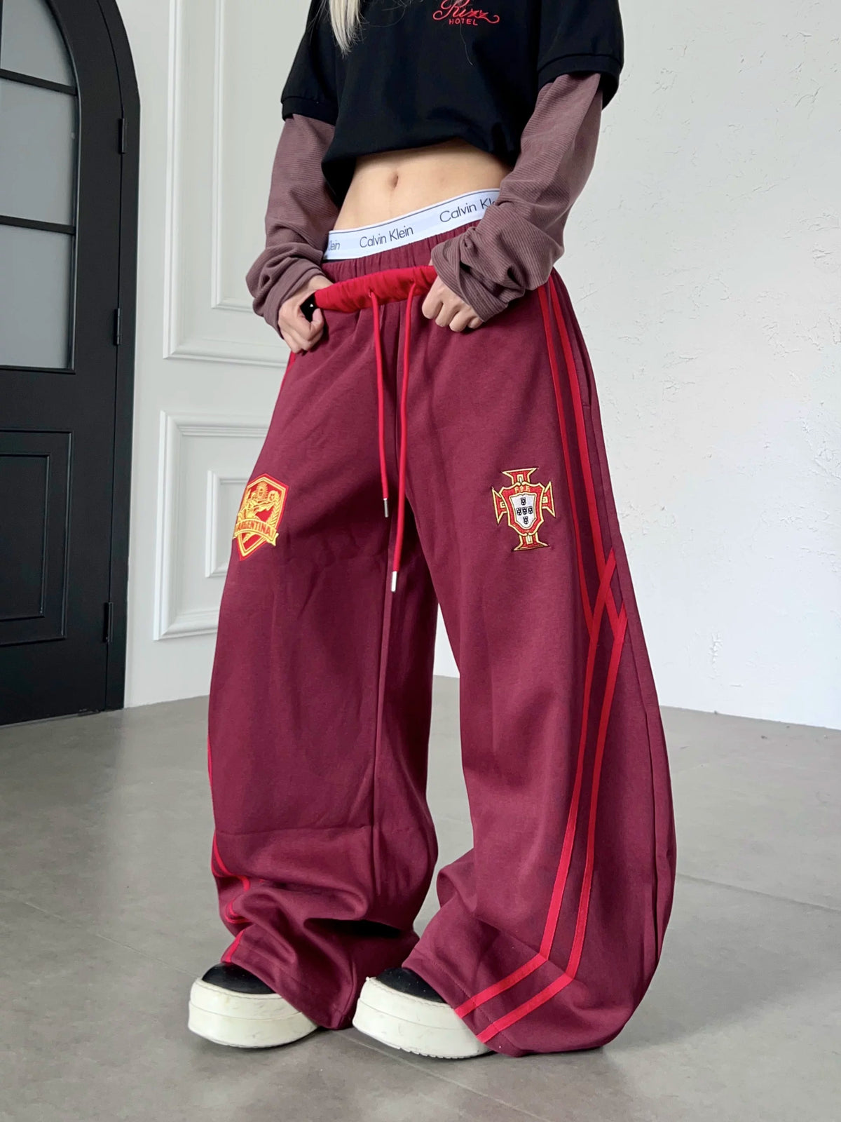 Emblem Double-Waist Striped Curved Sweat Pants MB7461