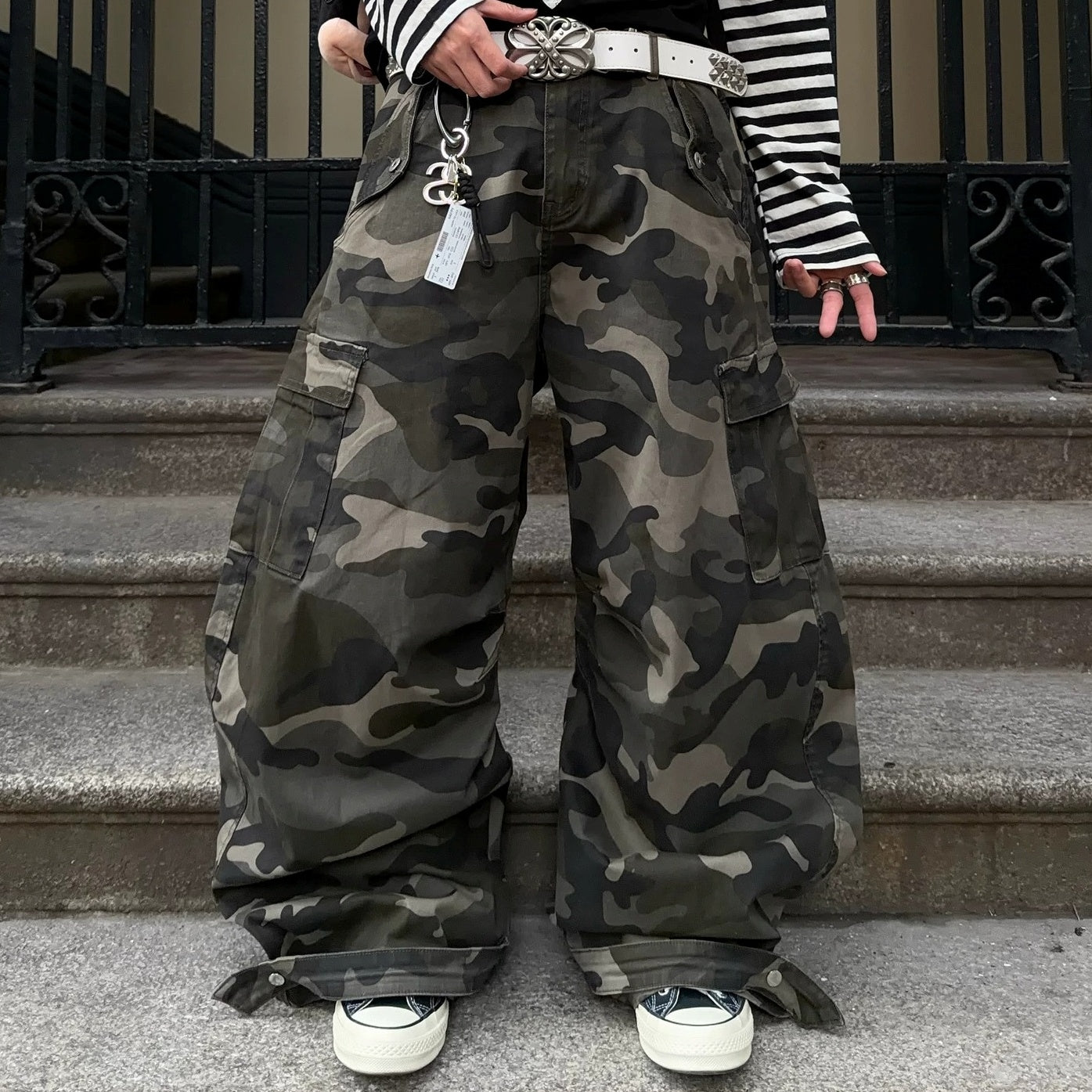Wide Camouflage Cargo Curved Pants MB7397