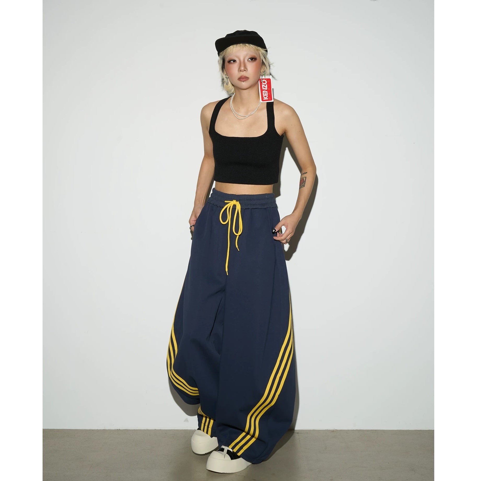 Three Bar Loose Sweat Pants MB7400