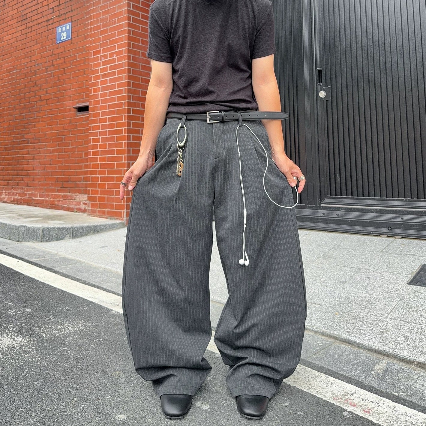 Pinstripe Tuck Loose Curved Pants MB7384