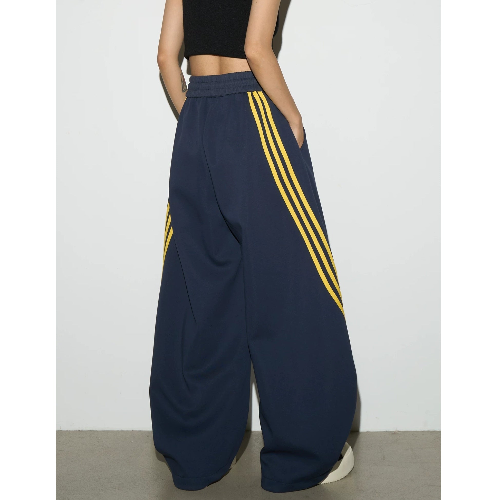 Three Bar Loose Sweat Pants MB7400