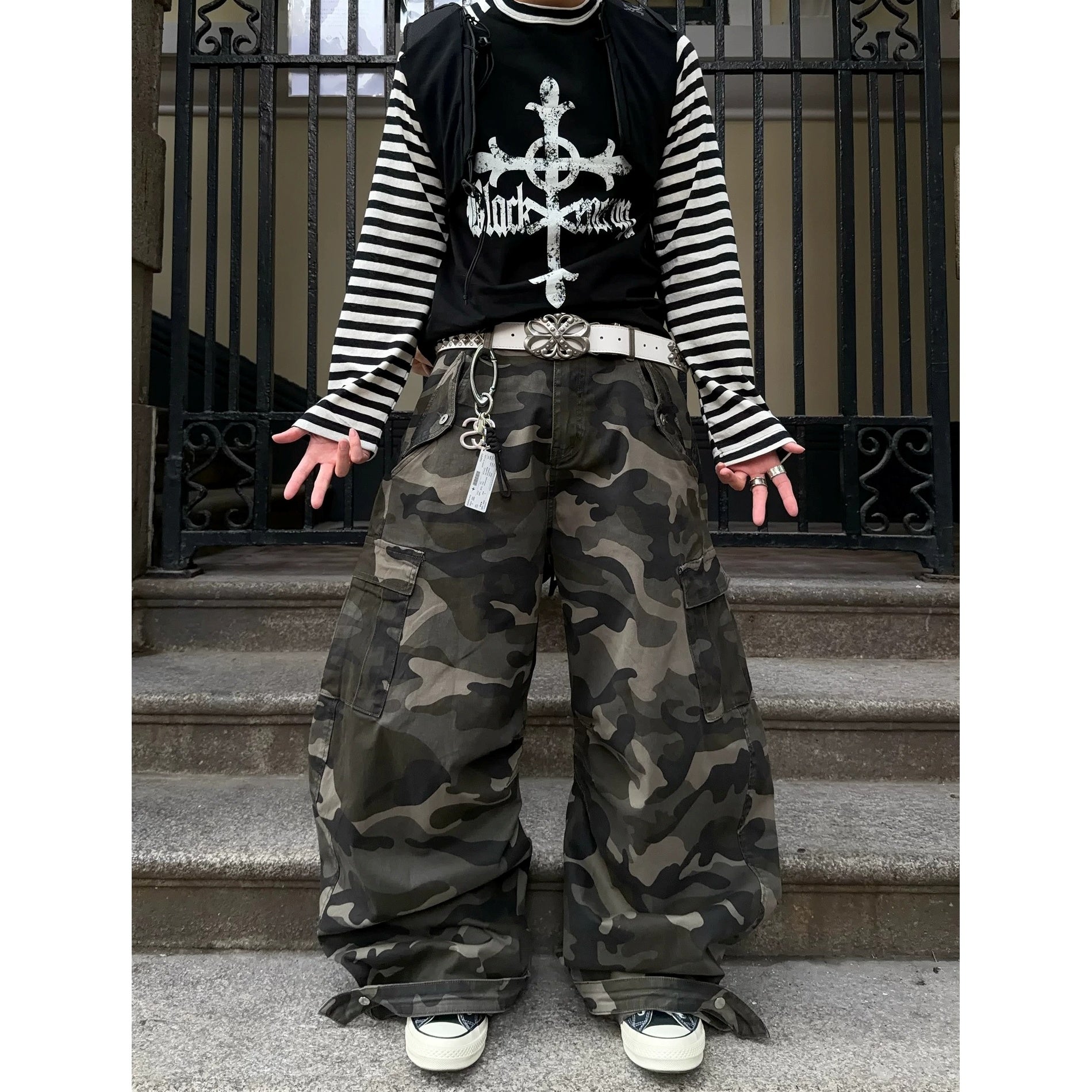 Wide Camouflage Cargo Curved Pants MB7397