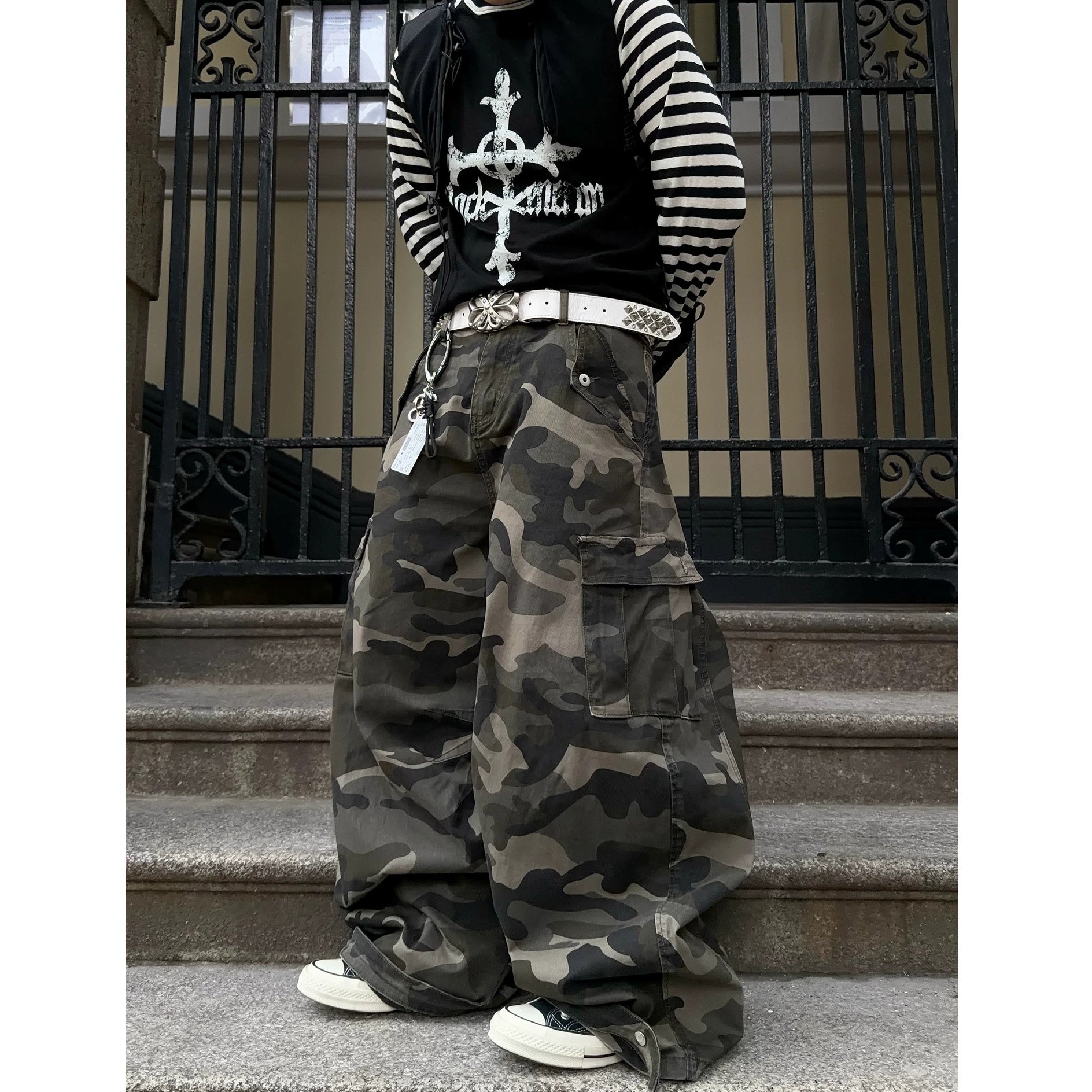 Wide Camouflage Cargo Curved Pants MB7397