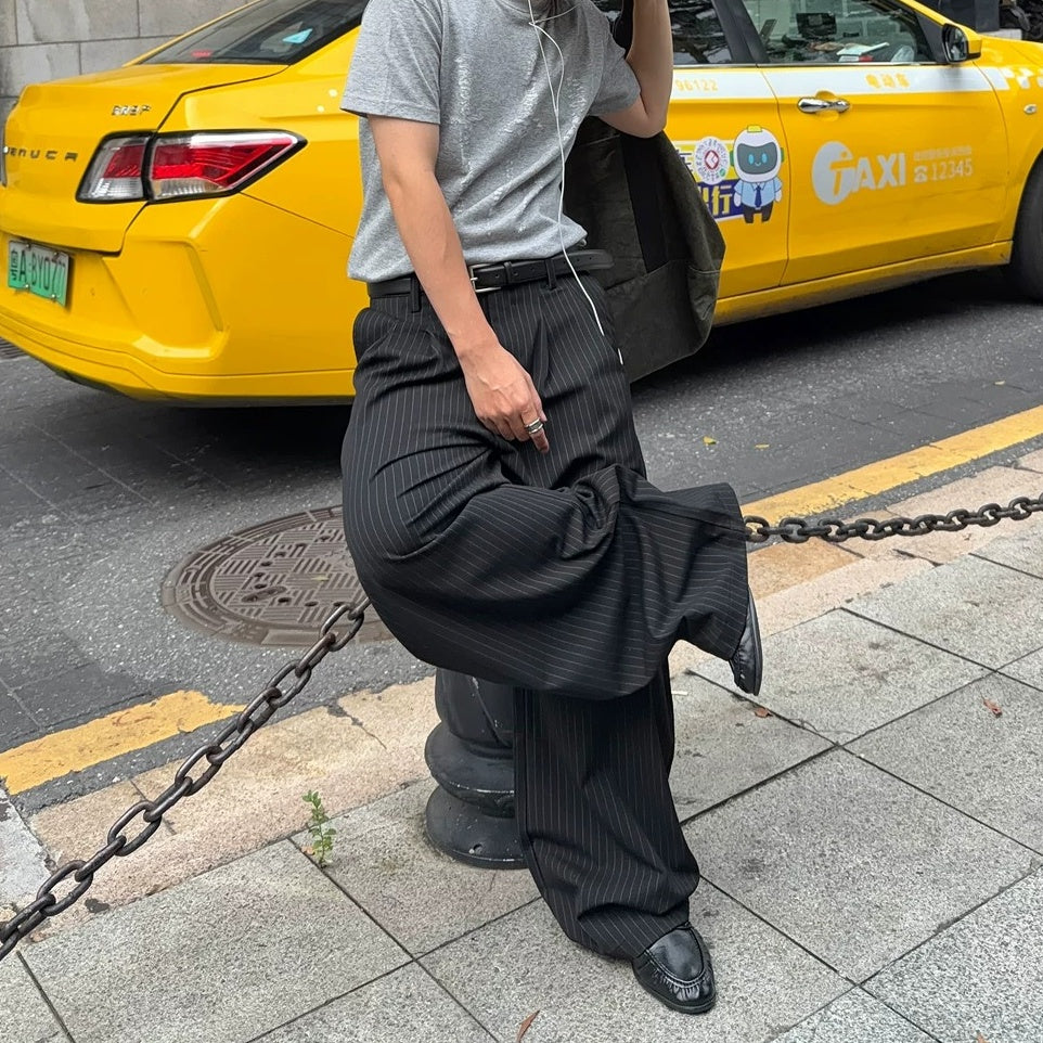 Pinstripe Tuck Loose Curved Pants MB7384