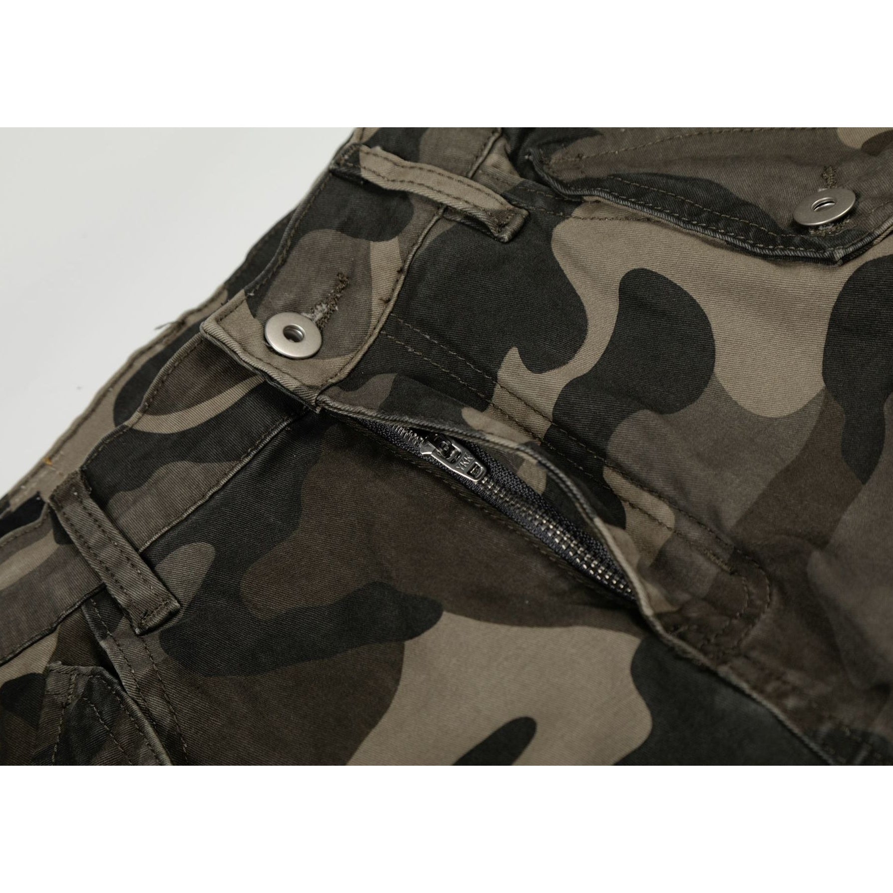 Wide Camouflage Cargo Curved Pants MB7397
