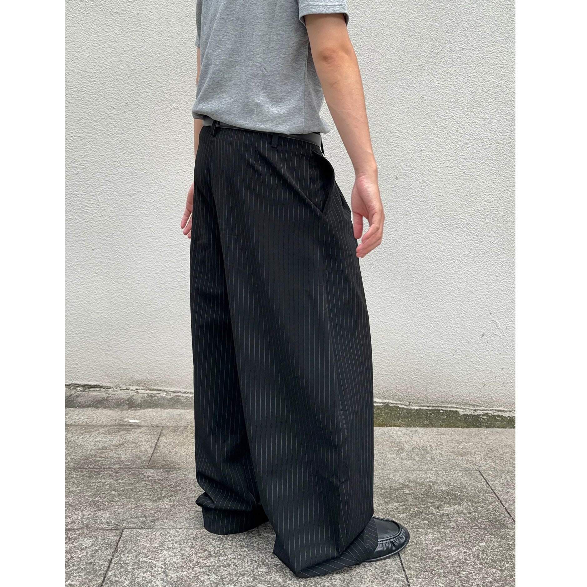 Pinstripe Tuck Loose Curved Pants MB7384