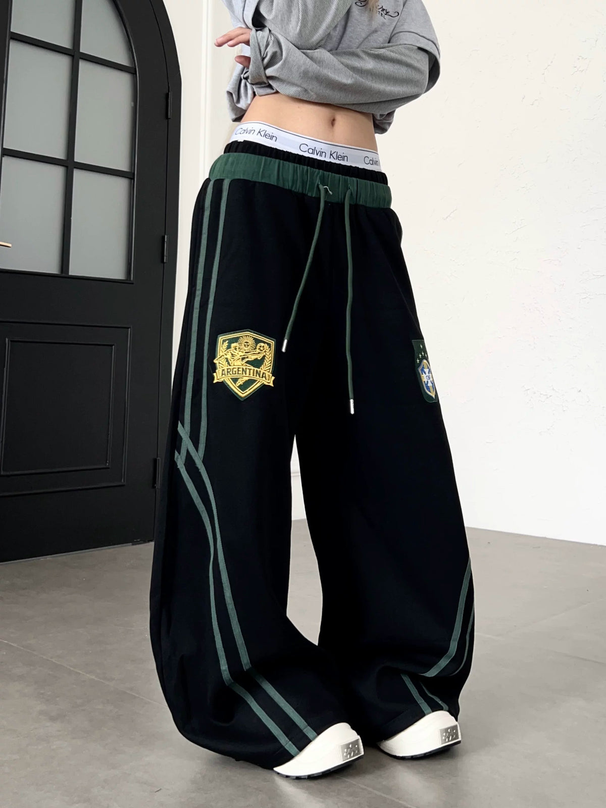 Emblem Double-Waist Striped Curved Sweat Pants MB7461