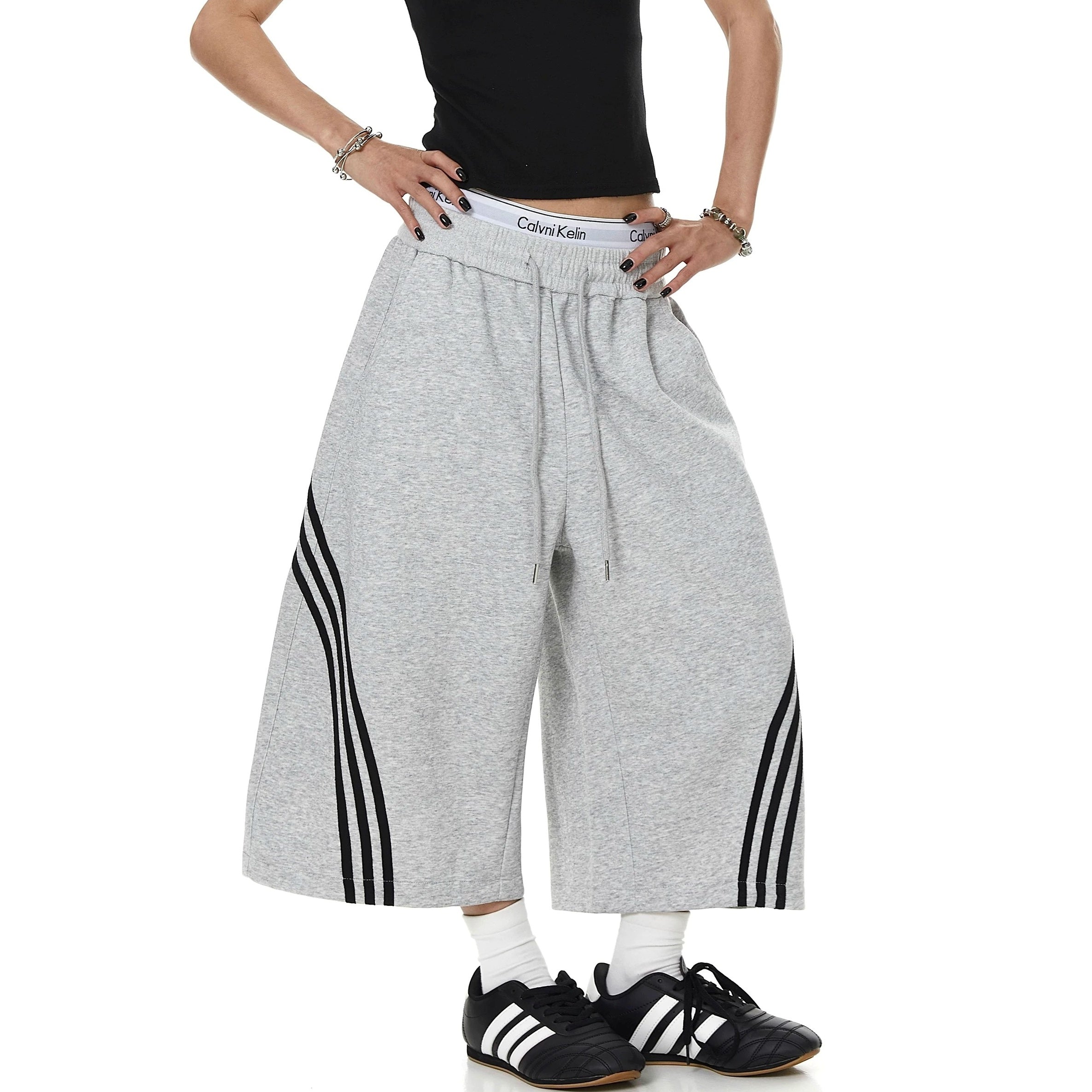 Three Bar Cropped Wide Sweat Pants MB7401