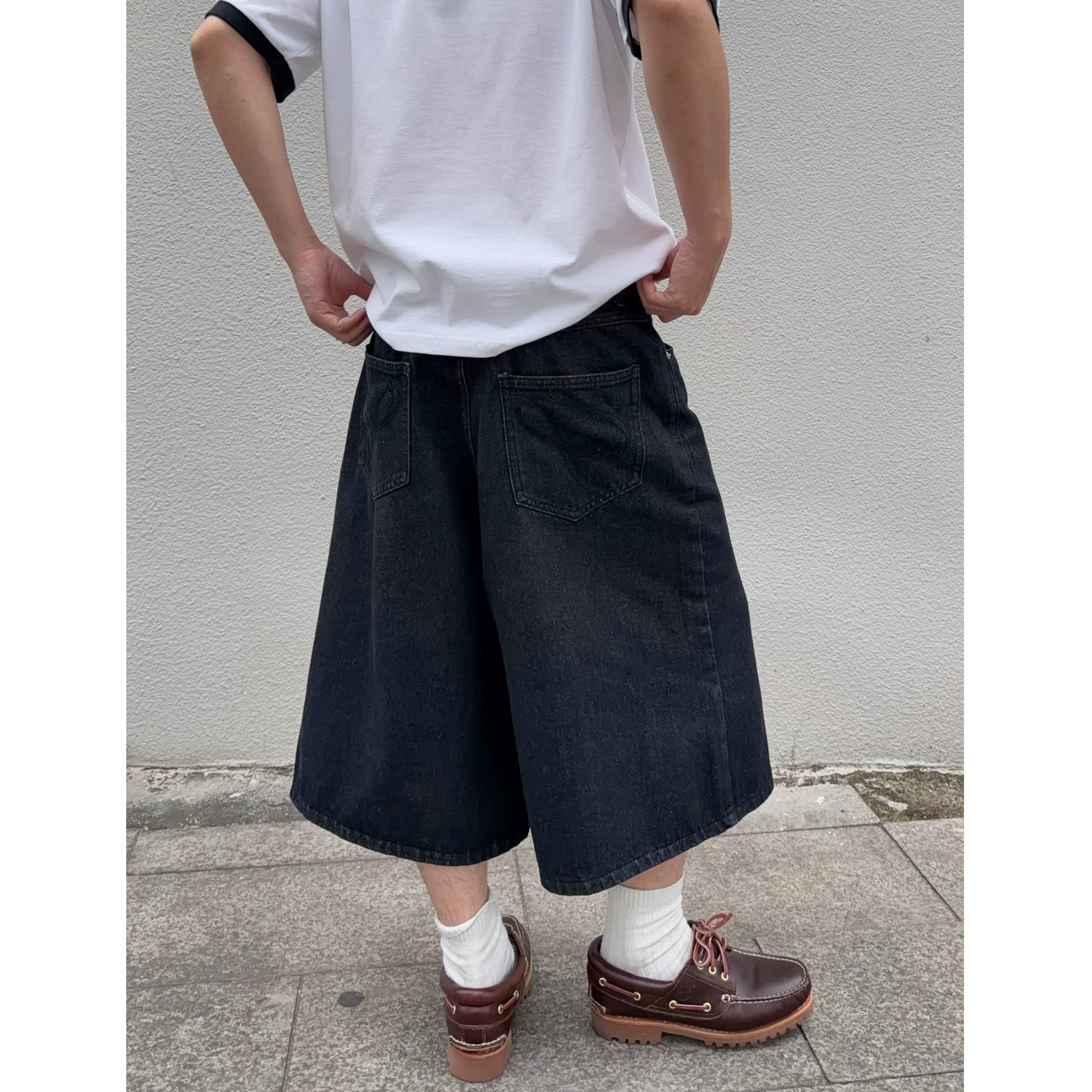 Asymmetric Curve Button Wide Cropped Jeans MB7390