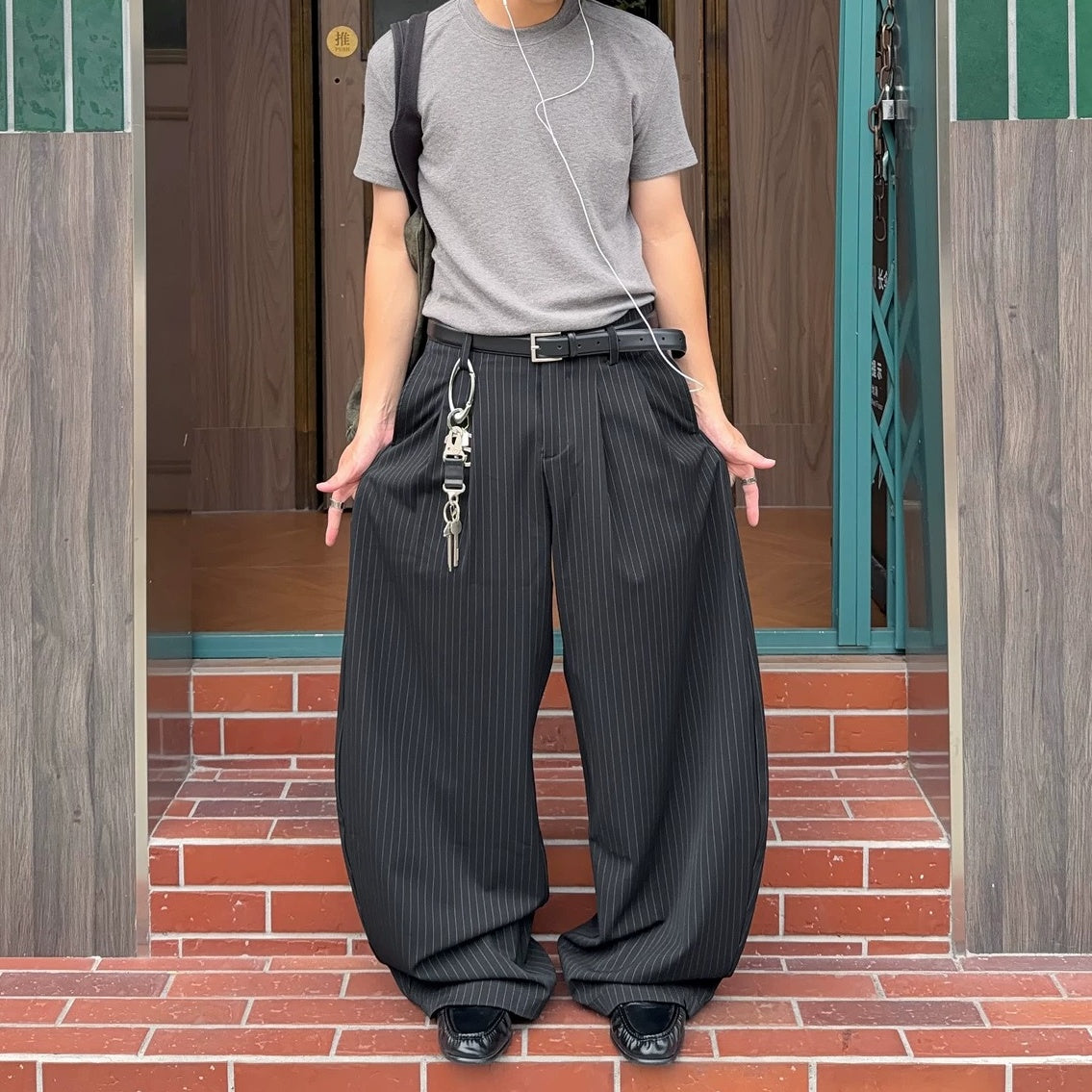 Pinstripe Tuck Loose Curved Pants MB7384