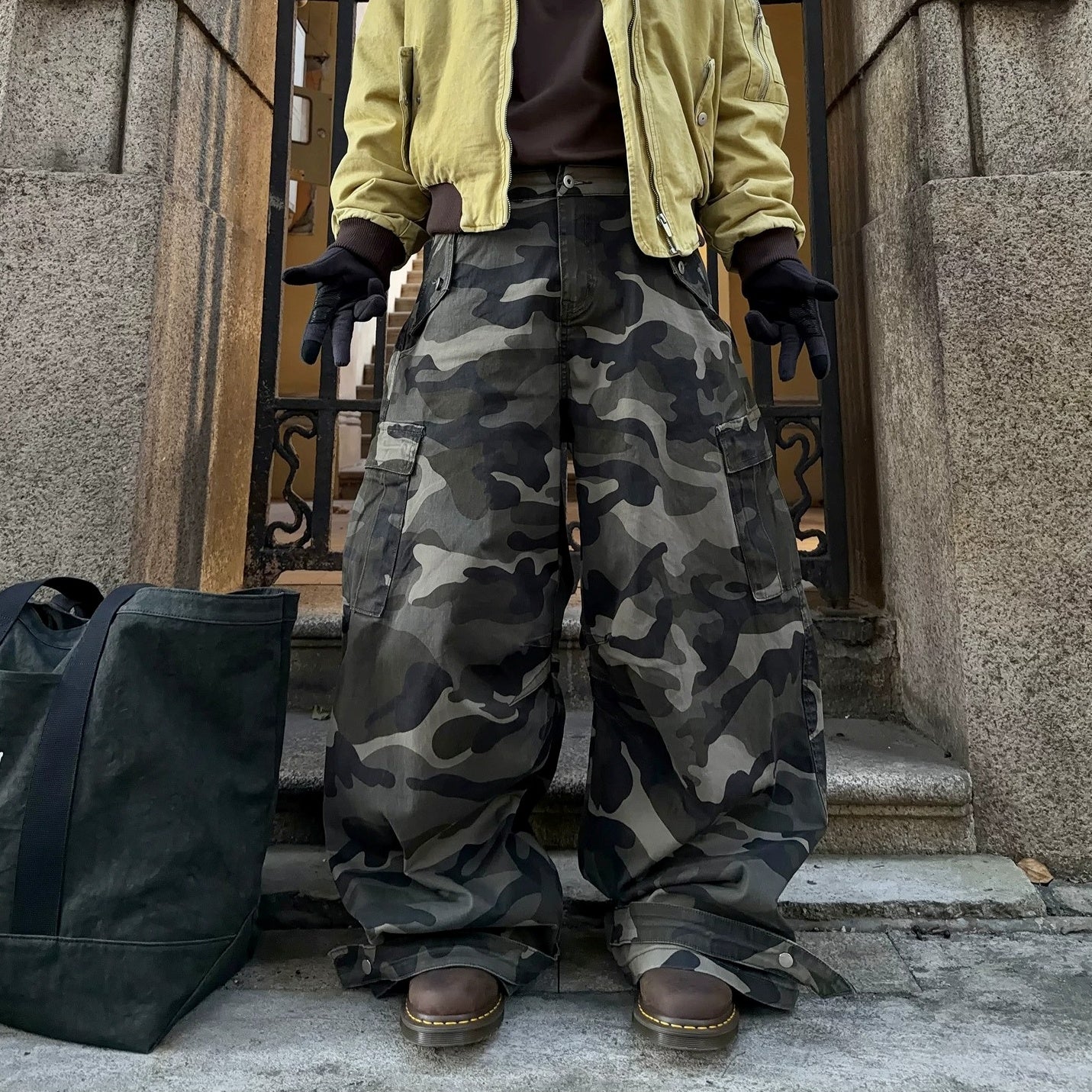 Wide Camouflage Cargo Curved Pants MB7397