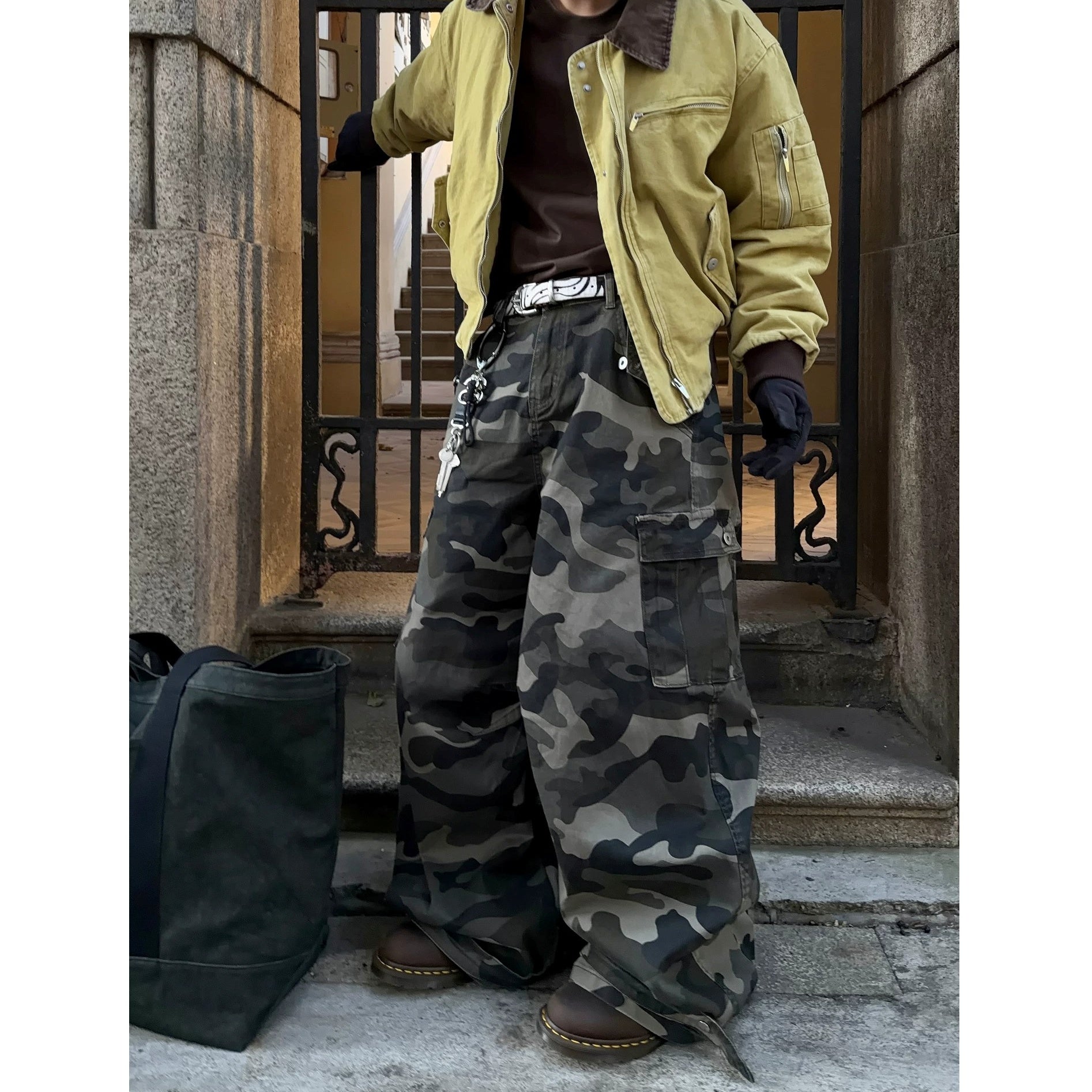 Wide Camouflage Cargo Curved Pants MB7397