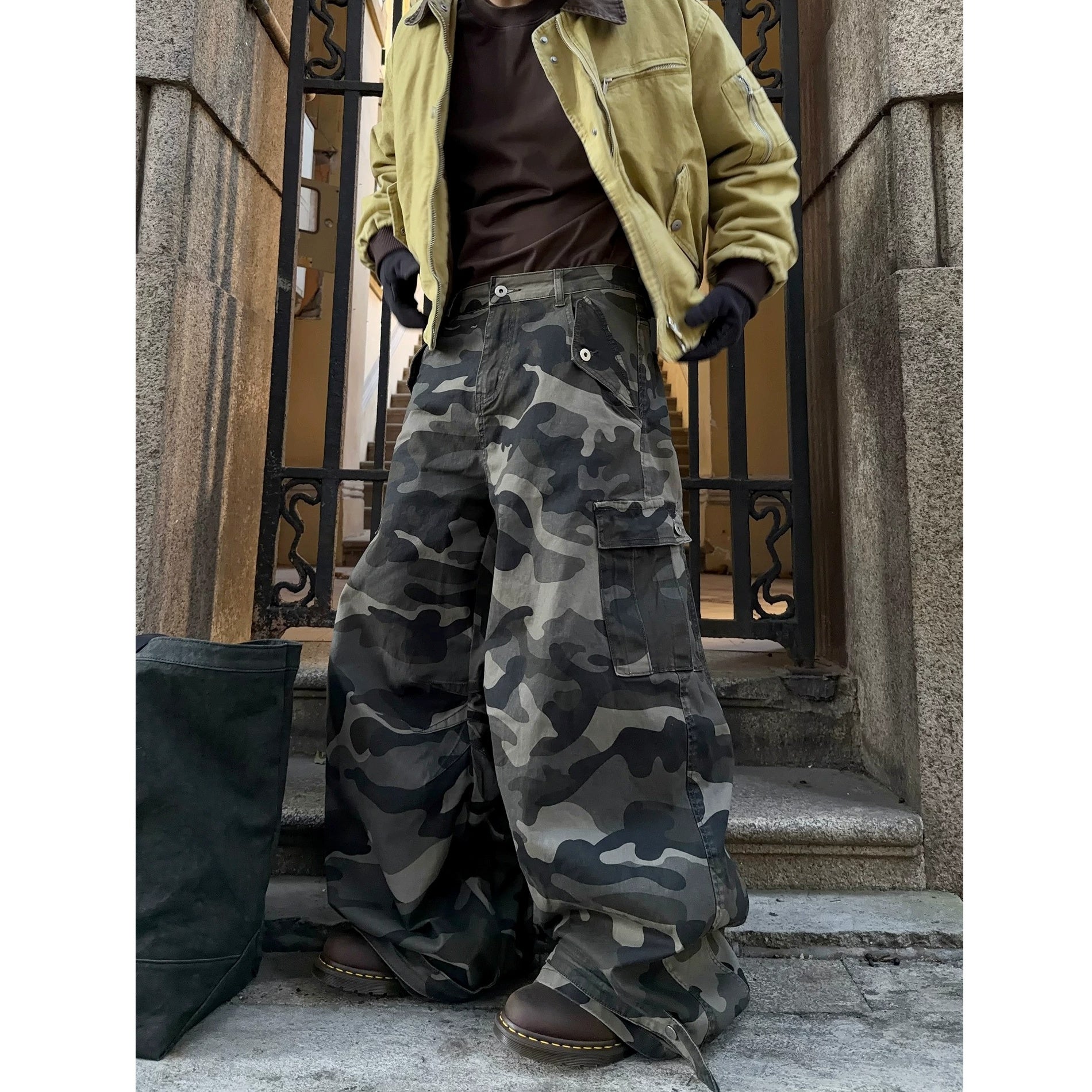 Wide Camouflage Cargo Curved Pants MB7397