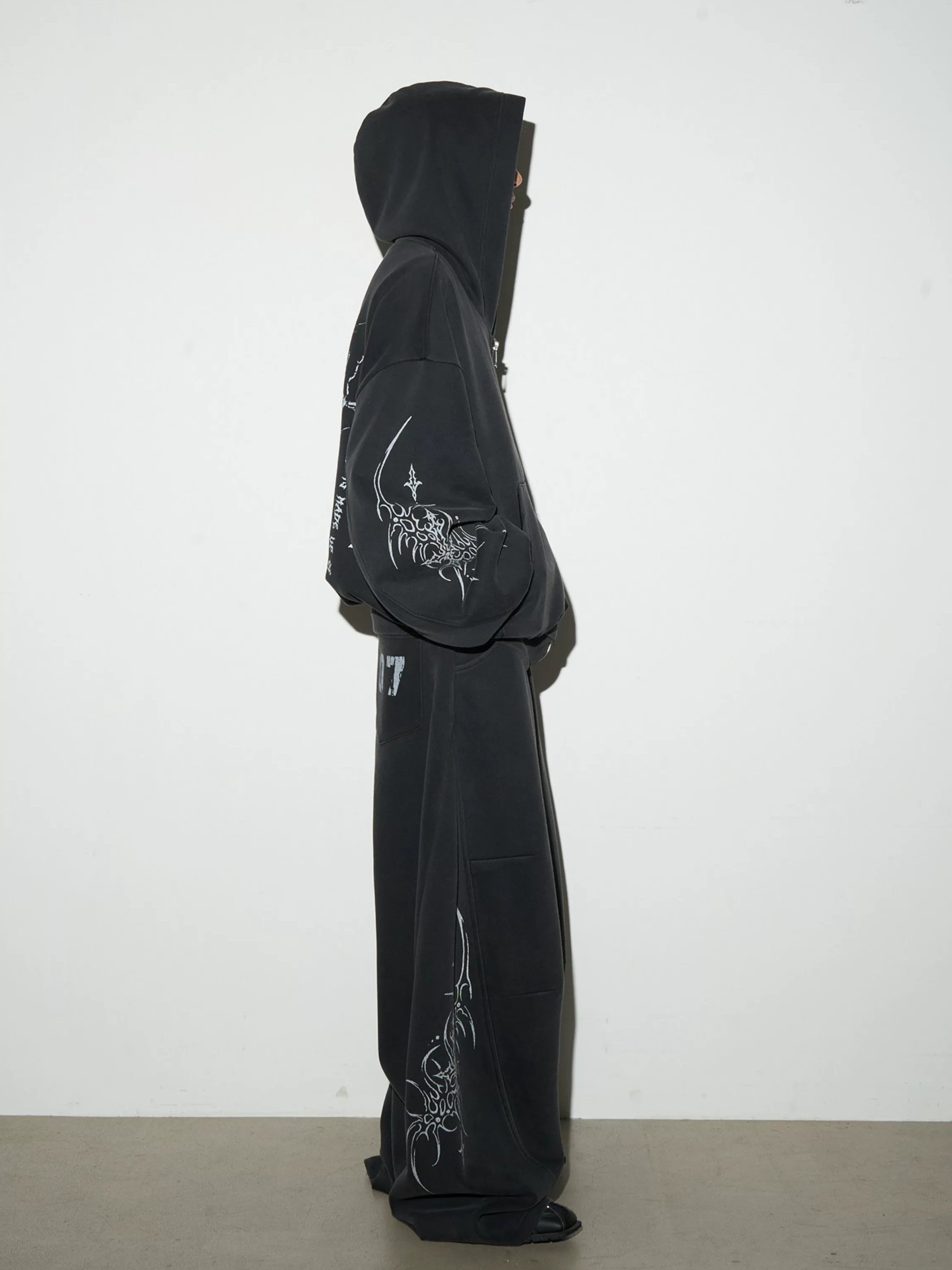 Graffiti Wide Curved Sweat Pants MB7445