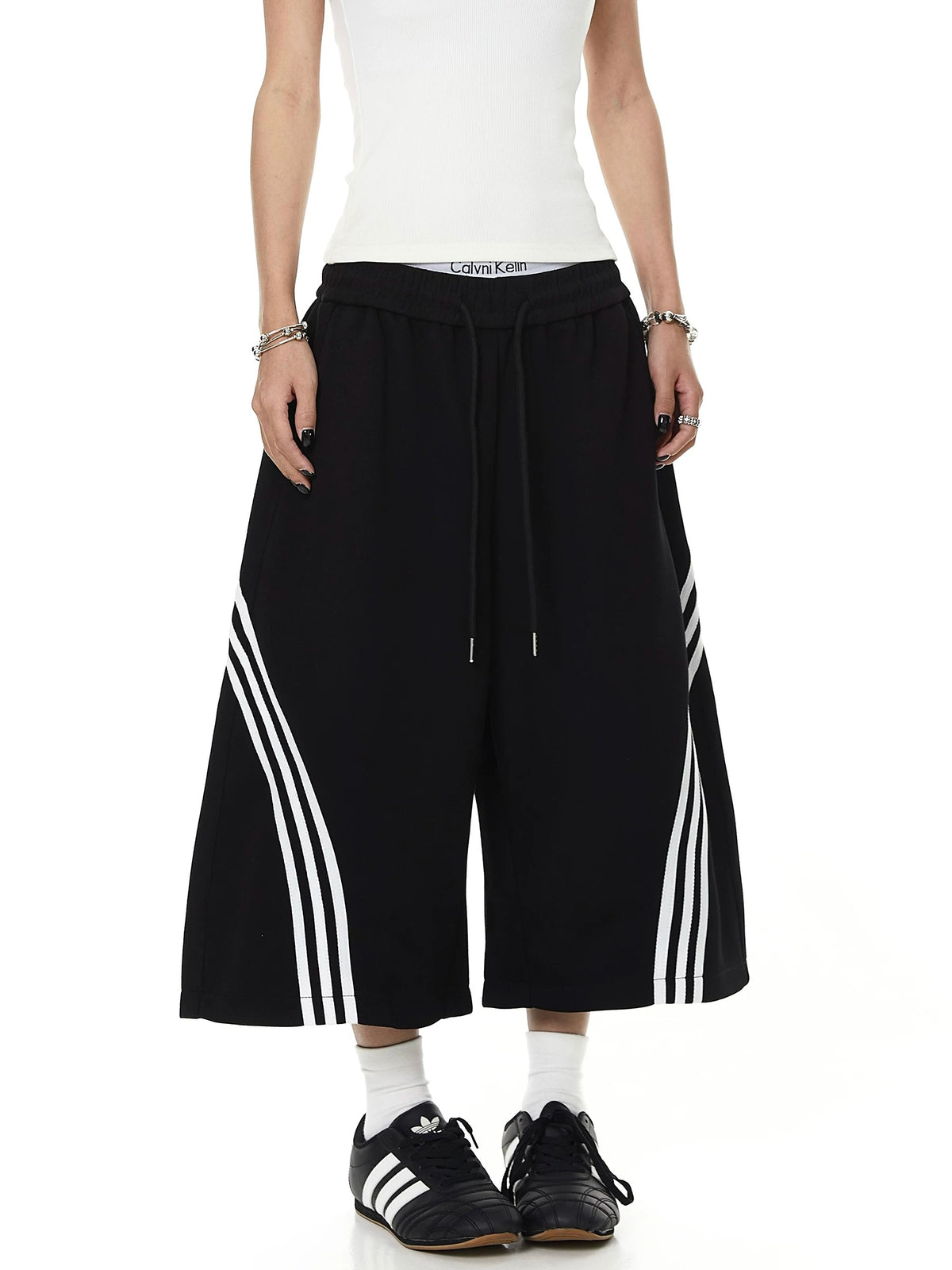 Side-Line Cropped Wide Sweat Pants MB7456