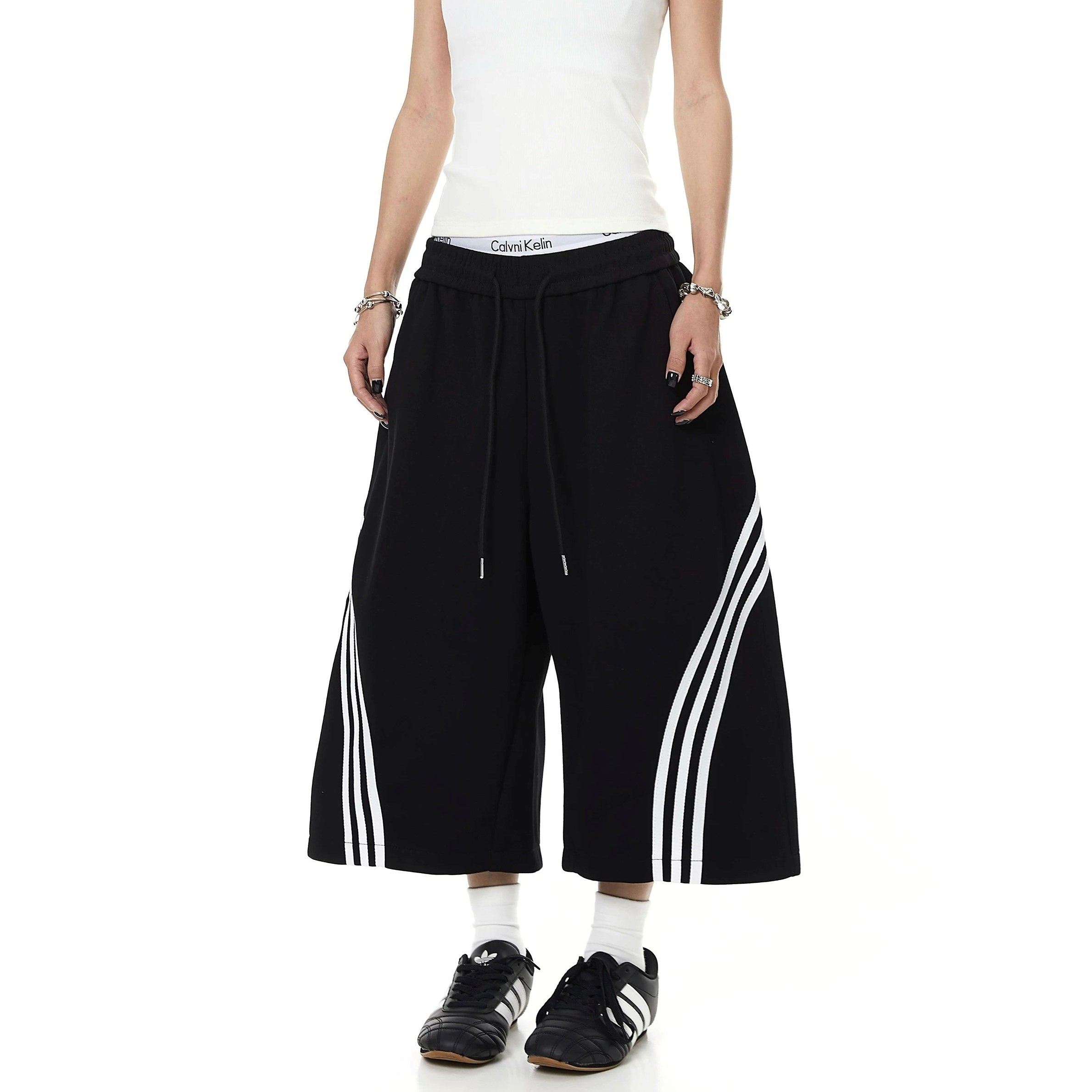 Three-Stripe Cropped Sweat Pants MB7408