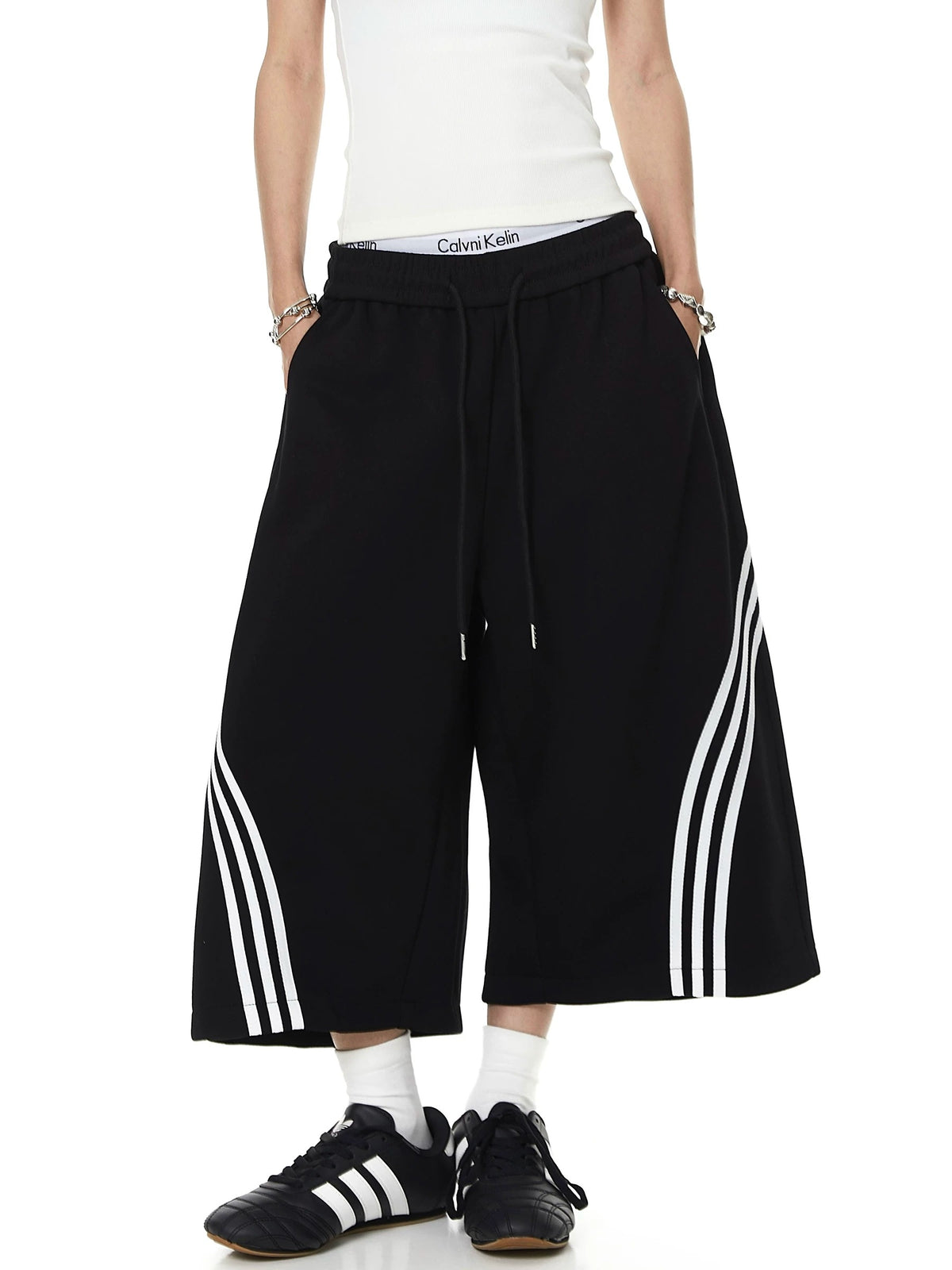 Side-Line Cropped Wide Sweat Pants MB7456