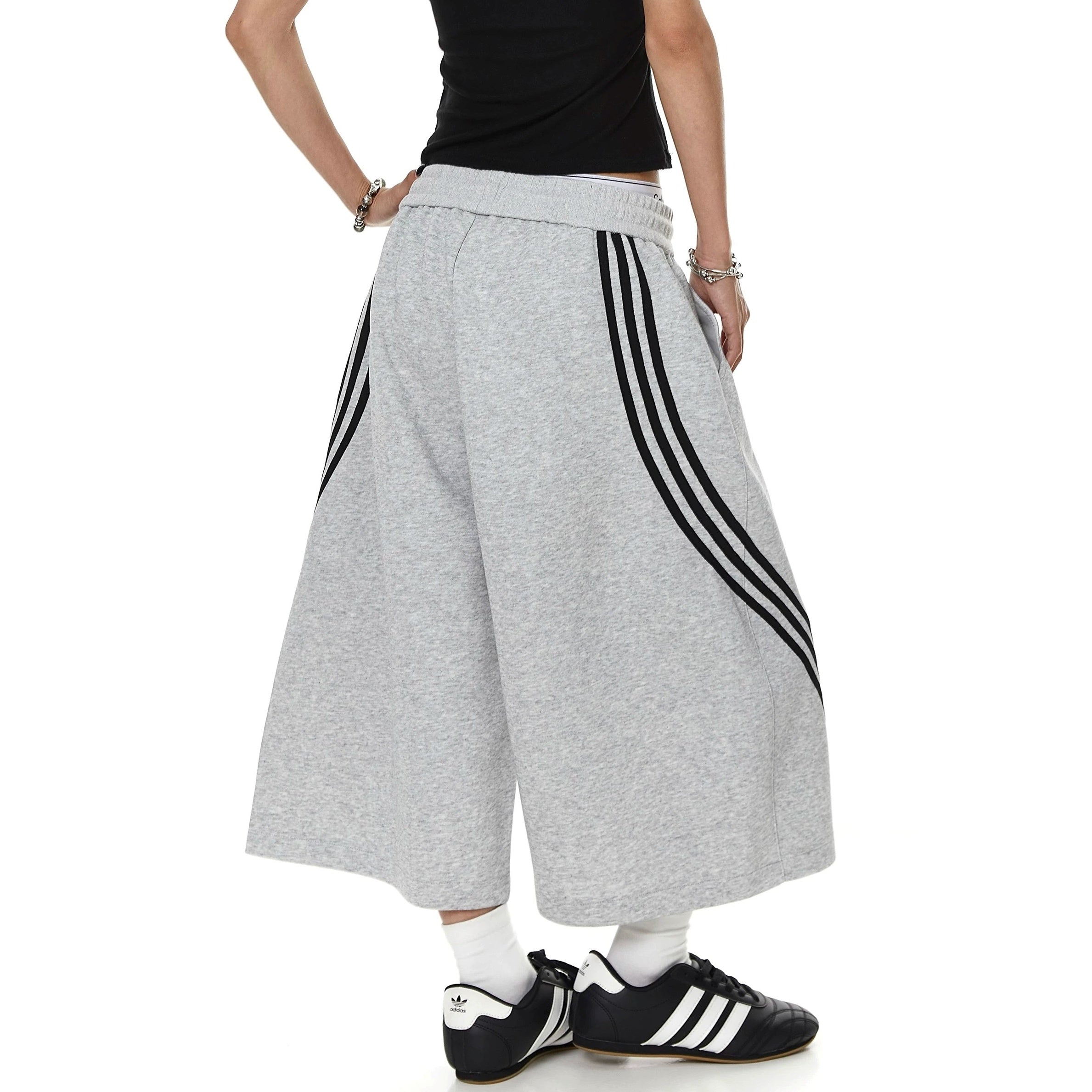 Three-Stripe Cropped Sweat Pants MB7408
