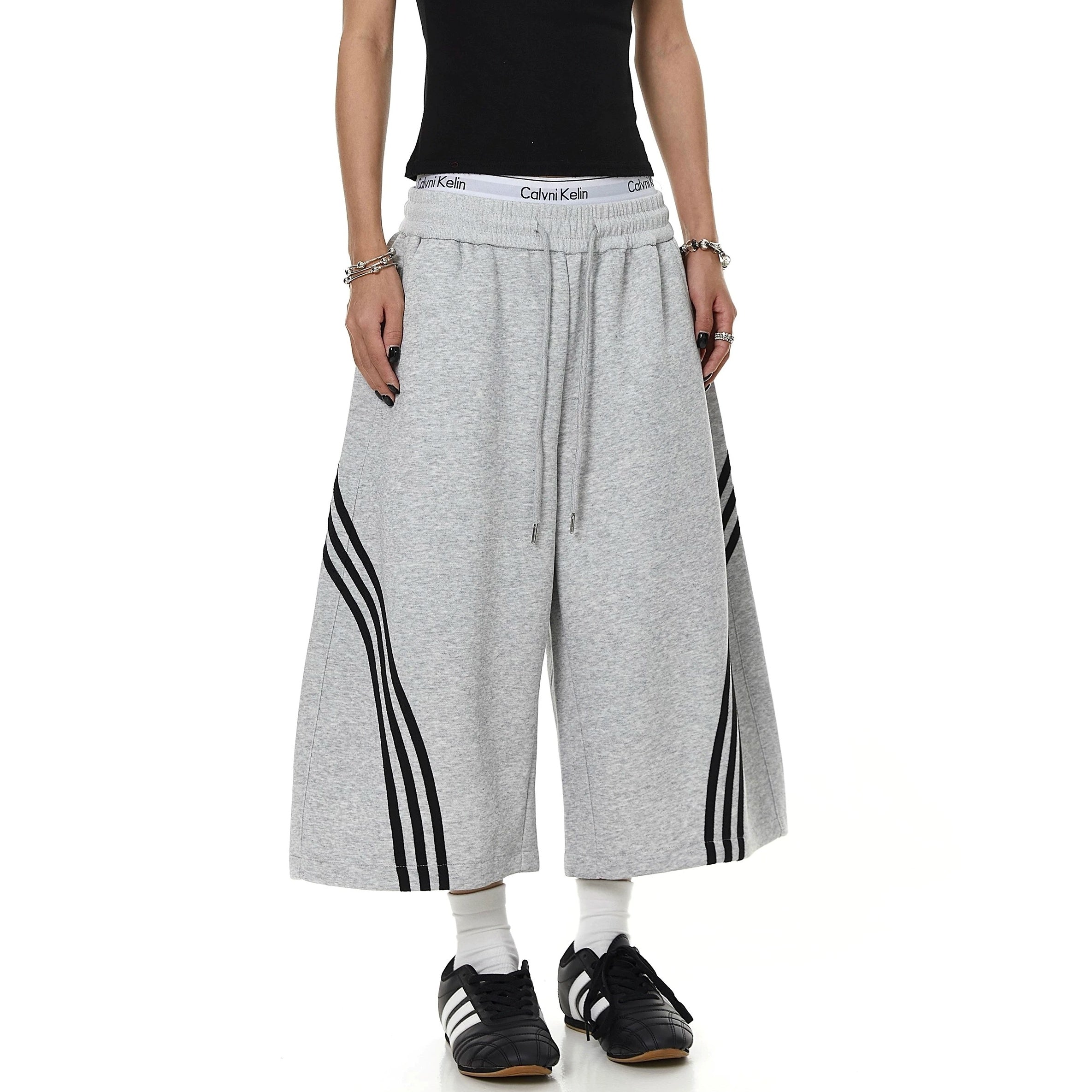 Three-Stripe Cropped Sweat Pants MB7408