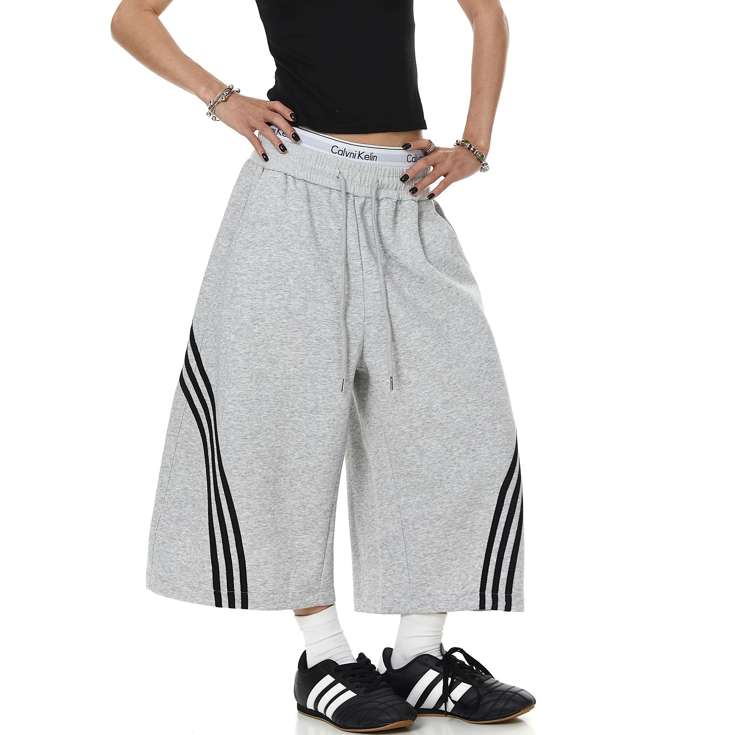 Three-Stripe Cropped Sweat Pants MB7408