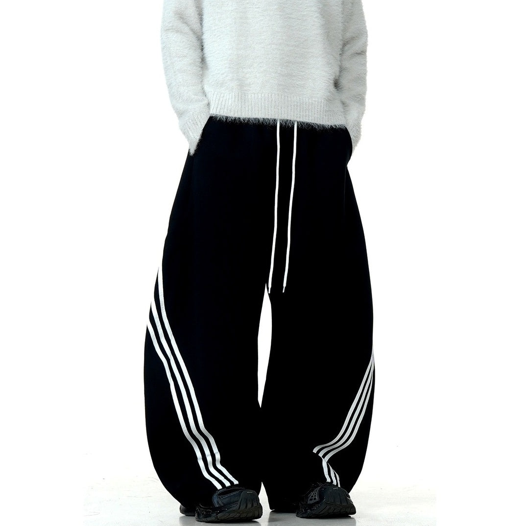 Slant Three Bar Wide Sweat Pants MB7407