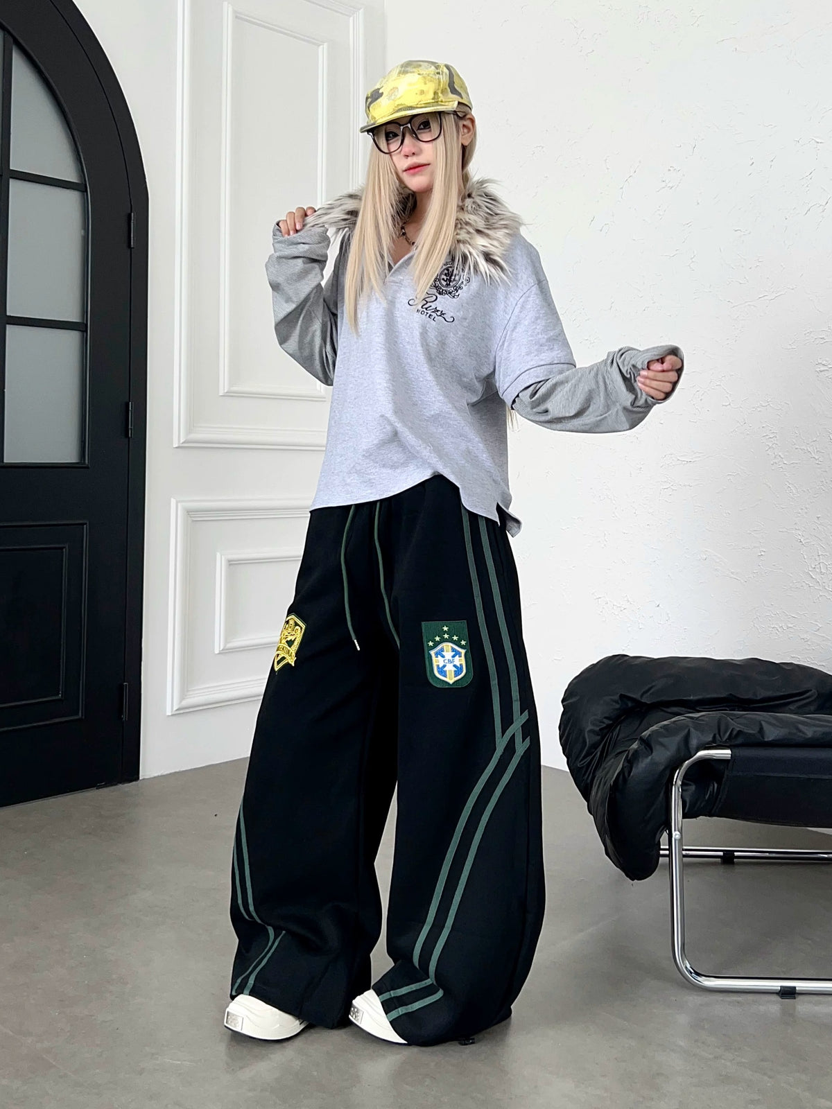 Emblem Double-Waist Striped Curved Sweat Pants MB7461