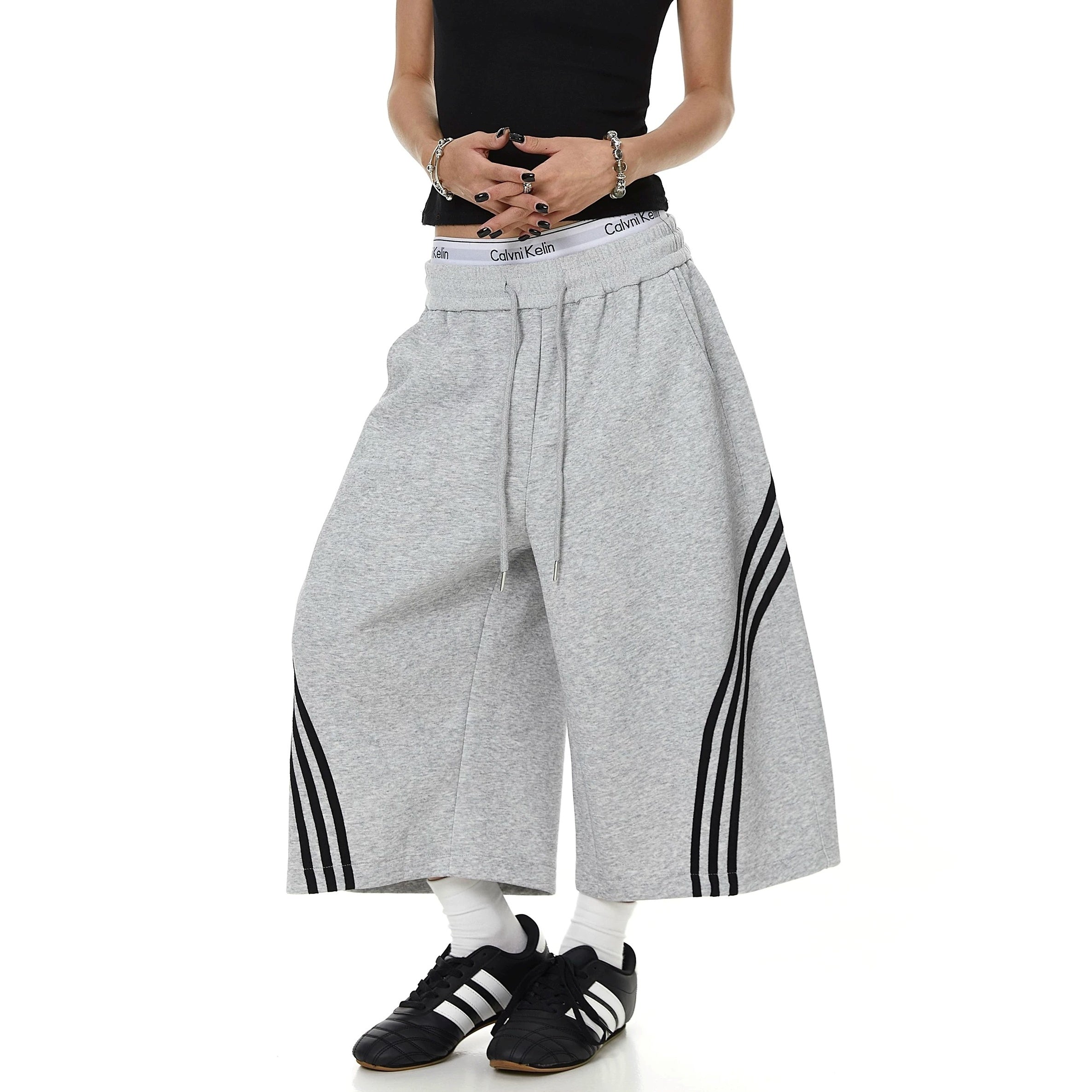 Three-Stripe Cropped Sweat Pants MB7408